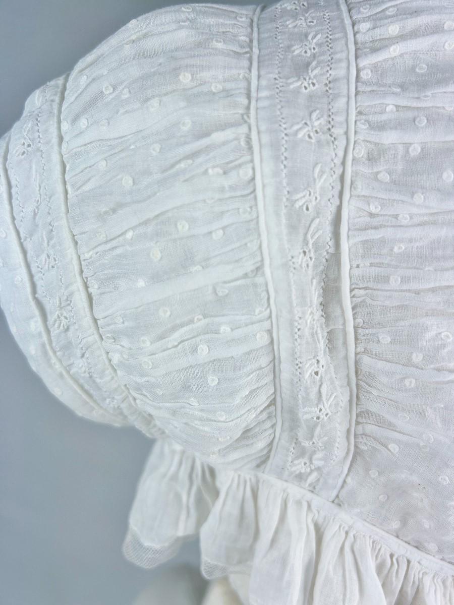 CAP in mussola di cotone con ricamo a plumetis - Francia Circa 1810/1840 in vendita 9