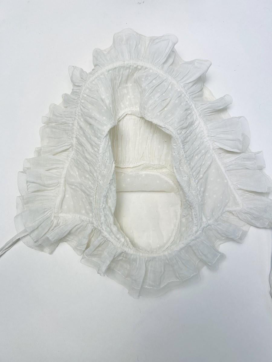 CAP in mussola di cotone con ricamo a plumetis - Francia Circa 1810/1840 in vendita 10