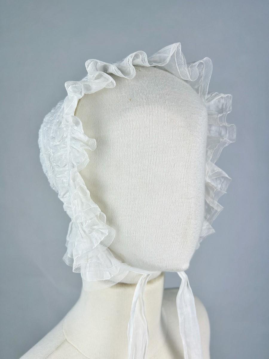 CAP in mussola di cotone con ricamo a plumetis - Francia Circa 1810/1840 in vendita 2
