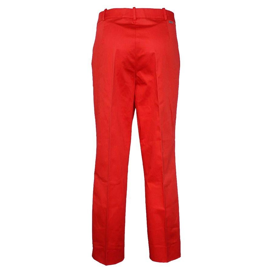 Cotton Lightly stretch Red color Two pockets
