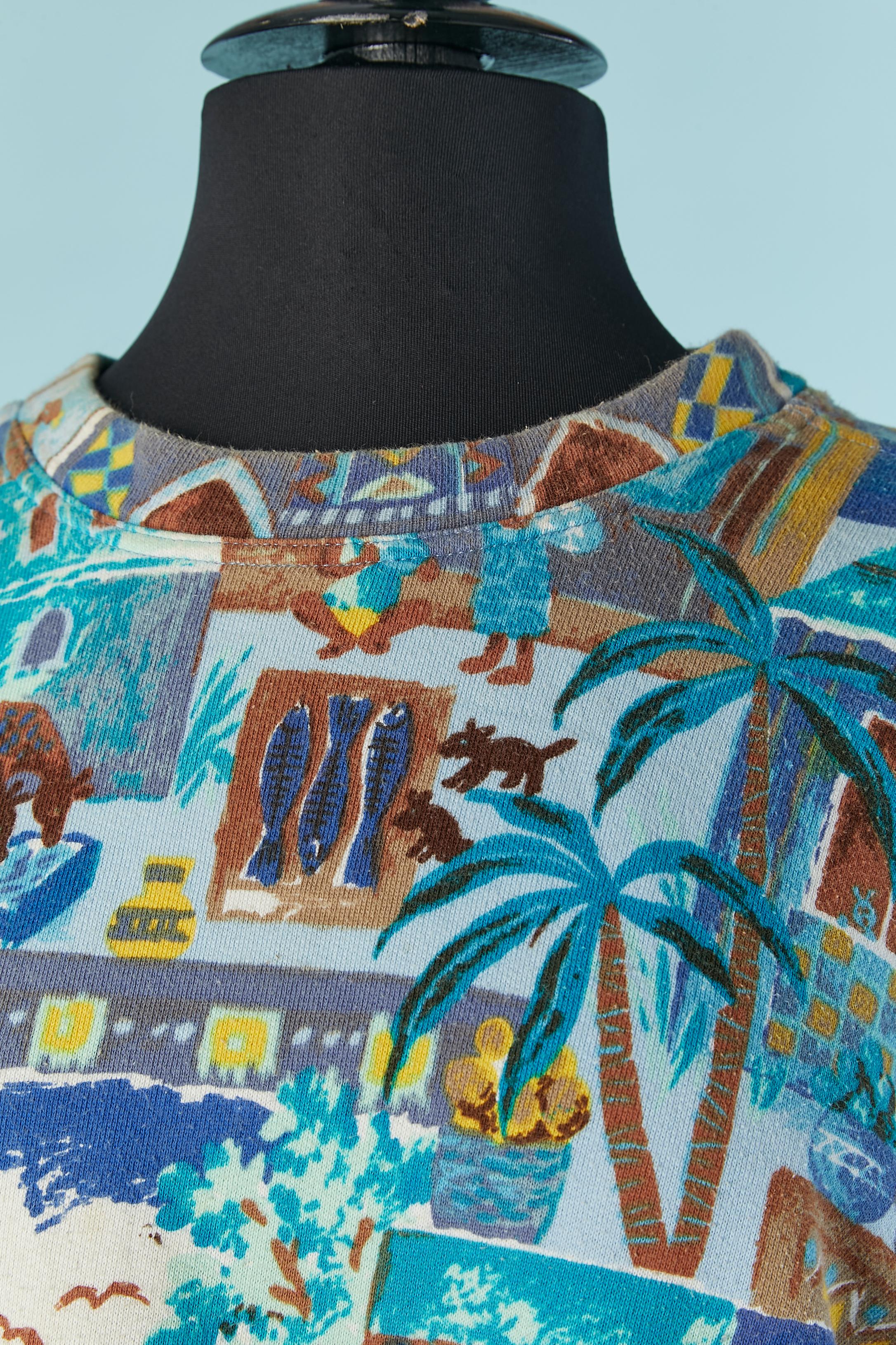 Cotton printed sweat-shirt. 
SIZE on tag: M but can fit also L