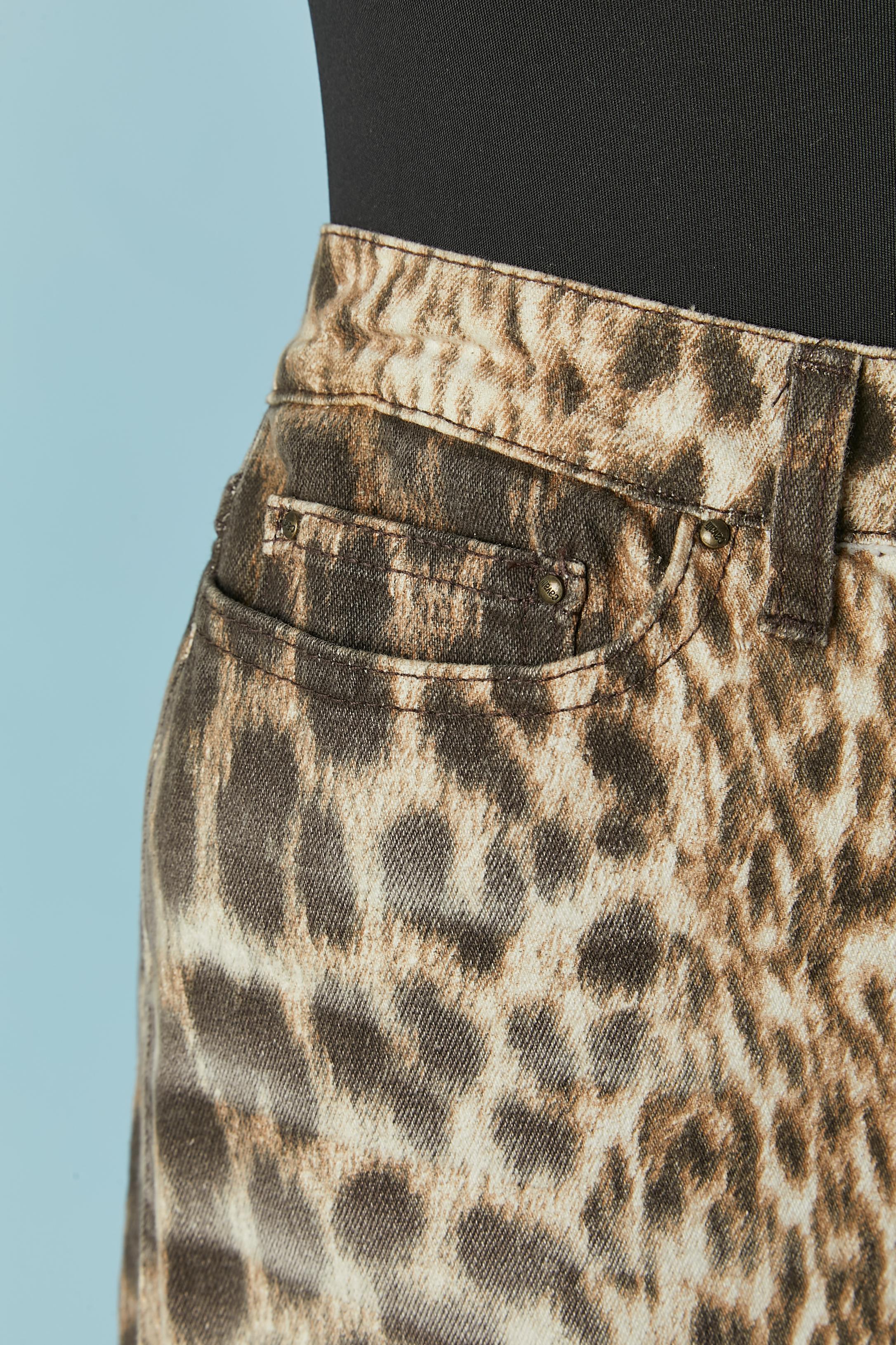 Marron Jupe en coton imprimé léopard et un bleu inséré sur le côté JUST CAVALLI en vente