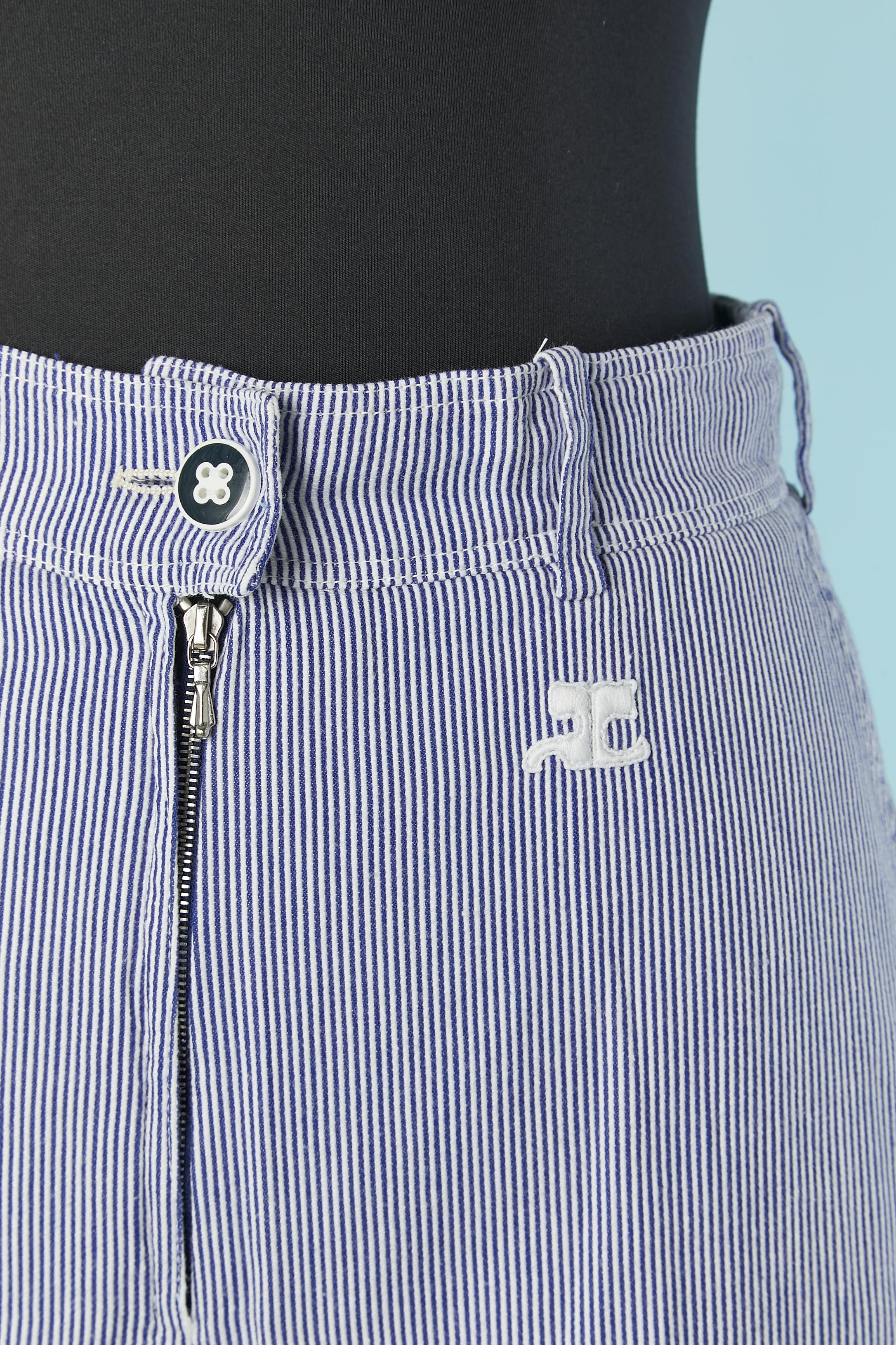 Cotton stripe bermuda. Button, buttonhole and zip closure on the middle front. belt-loop. Pocket on both side. 
SIZE XS 
