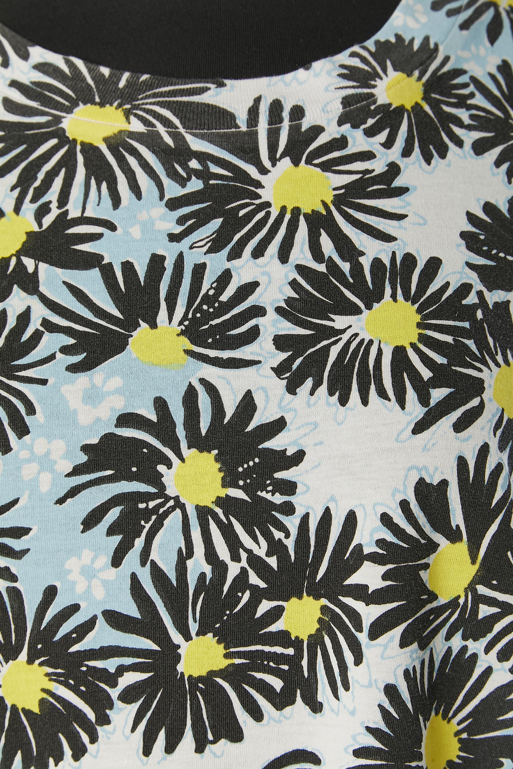 Tee-shirt en coton avec impression de fleurs sur le devant. 
TAILLE XXL 