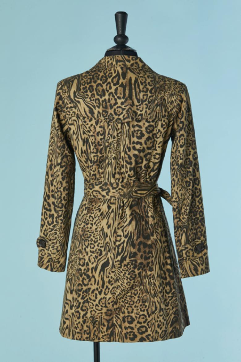 Gabardina de algodón con estampado animal Circa 1960's en venta 1