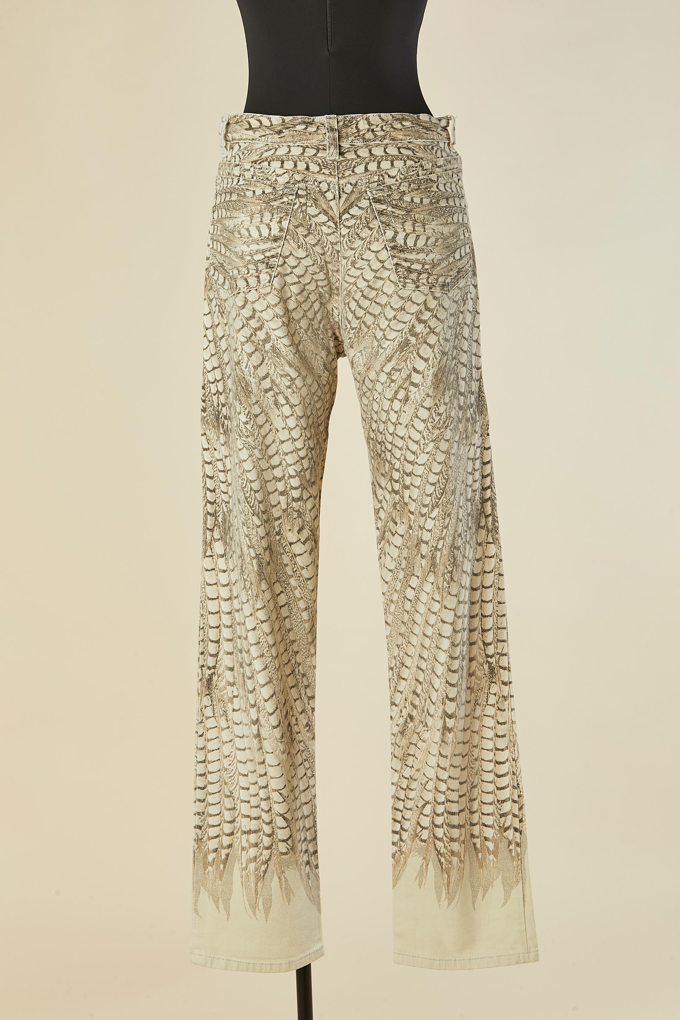 Pantaloni in cotone con stampa di piume ROBERTO CAVALLI in vendita 1