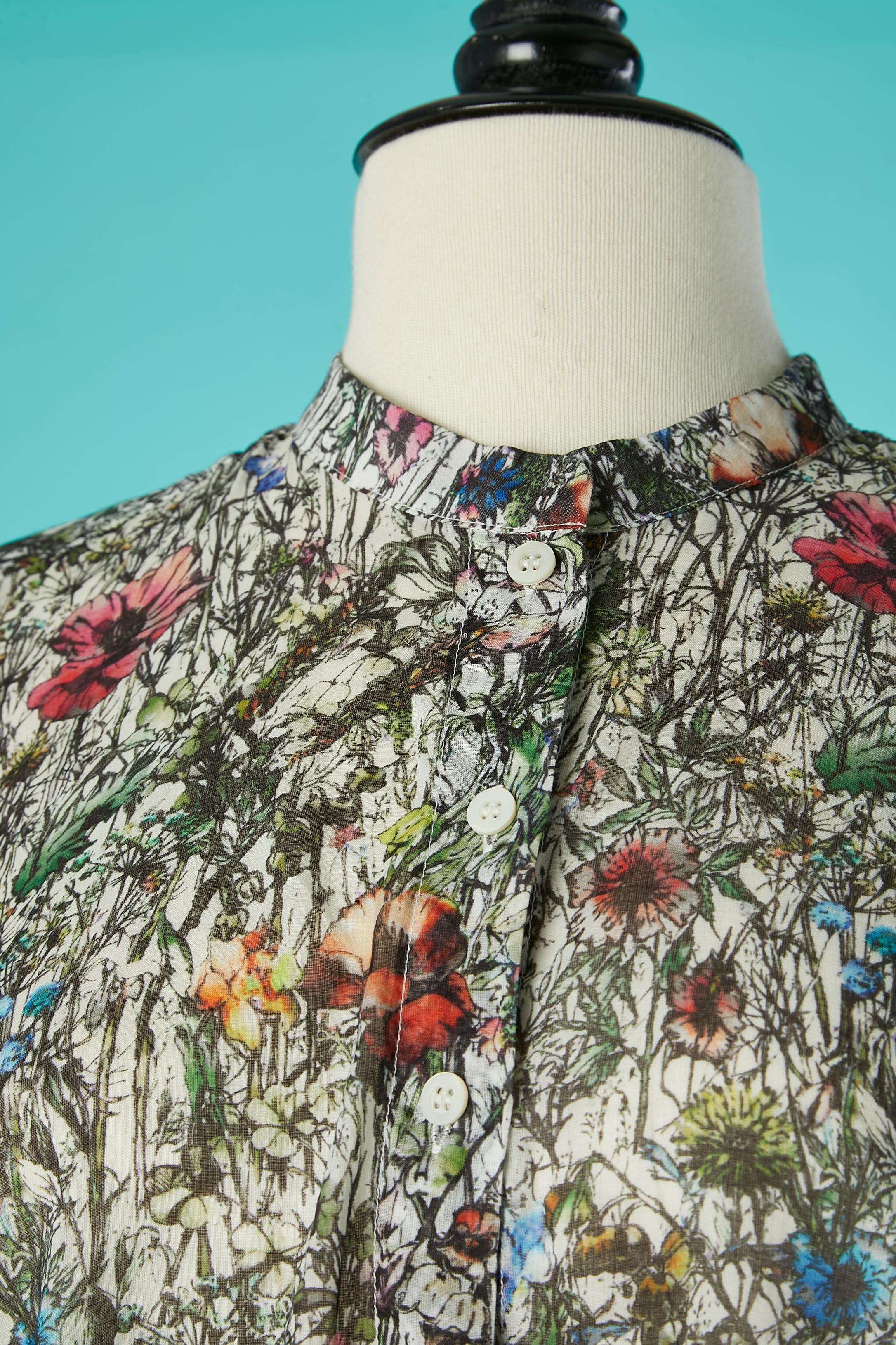 Tunique in cotone con stampa di fiori. Bottoni in madreperla. 
Lunghezza totale anteriore= 75 cm
Lunghezza totale dello schienale= 87 cm
TAGLIA 40 (Fr) 8 (Us) 