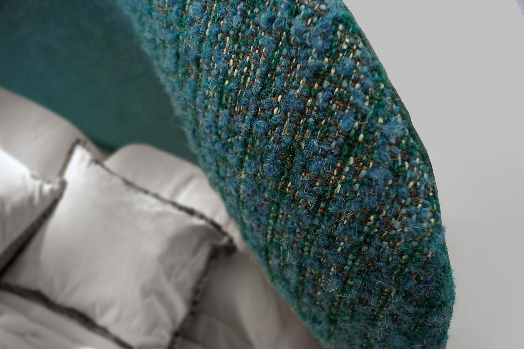 „Baumwollblume“ Bett aus grünem und blauem Jacquard-Wollstoff und Samt (Maschinell gefertigt) im Angebot