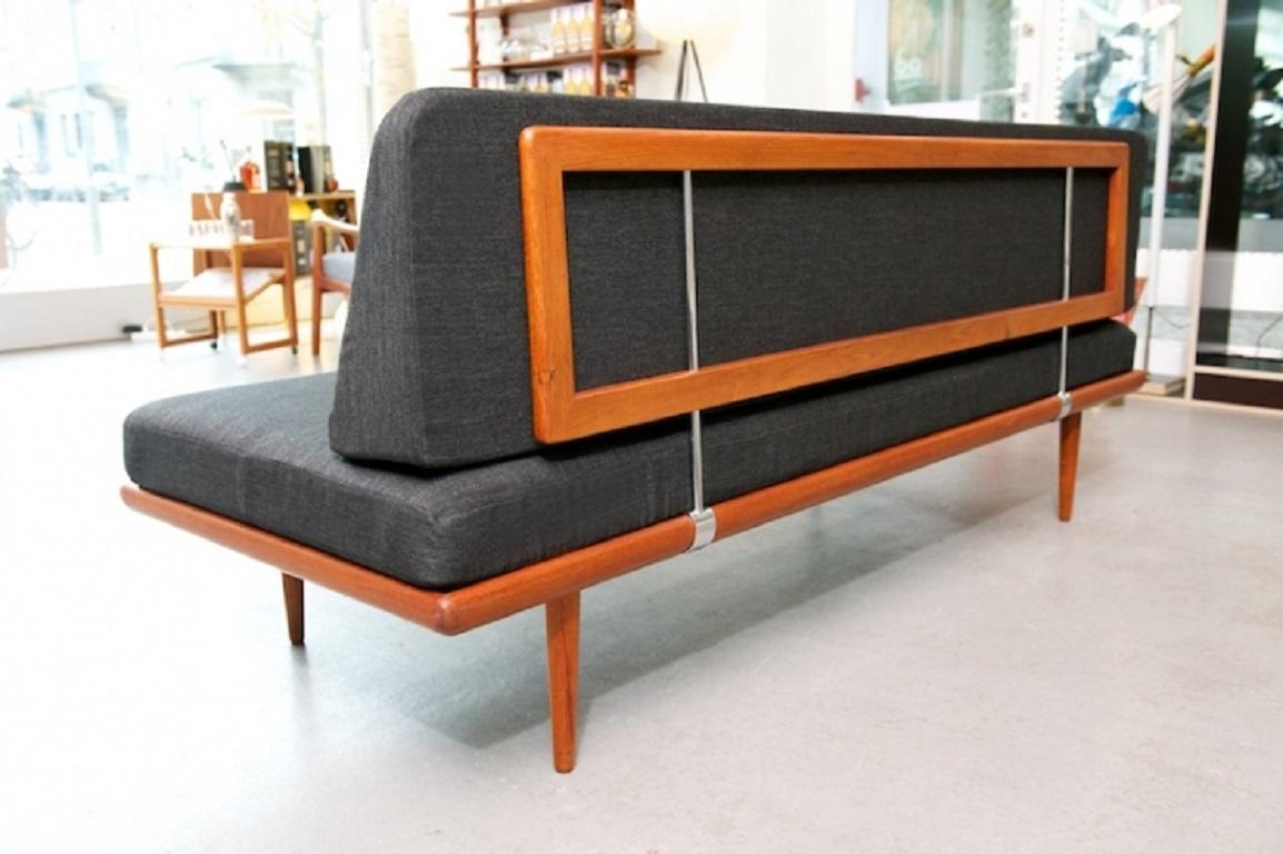 Collectible from one of the most prestigious designer furniture stores in Denmark: Completely restored couch / daybed 