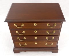 Councill Compact Mahogany 4 Chest Night Stand Tavolino Menta