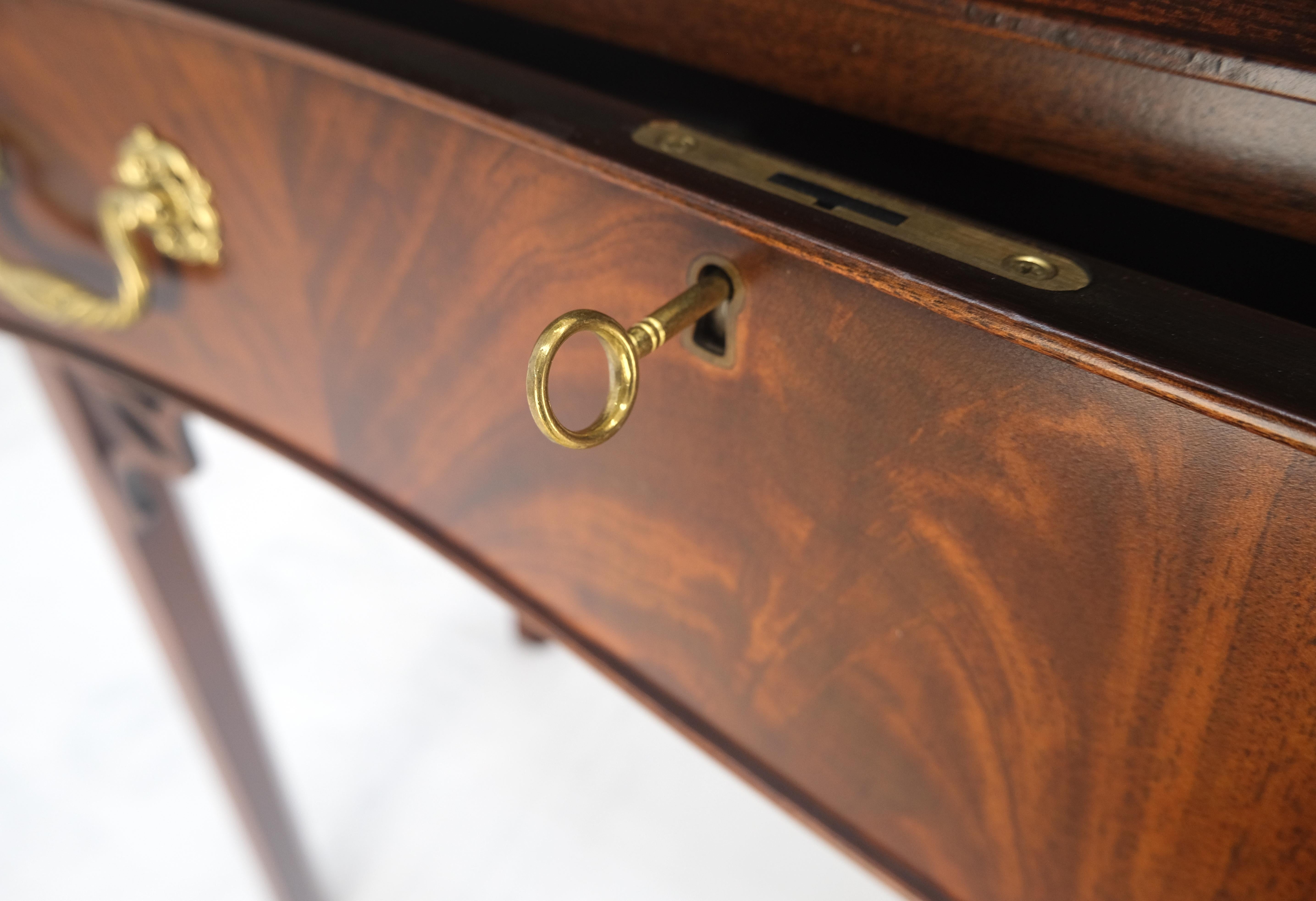 Council Flame Mahogany Two Drawers Console Table Server MINT en vente 3