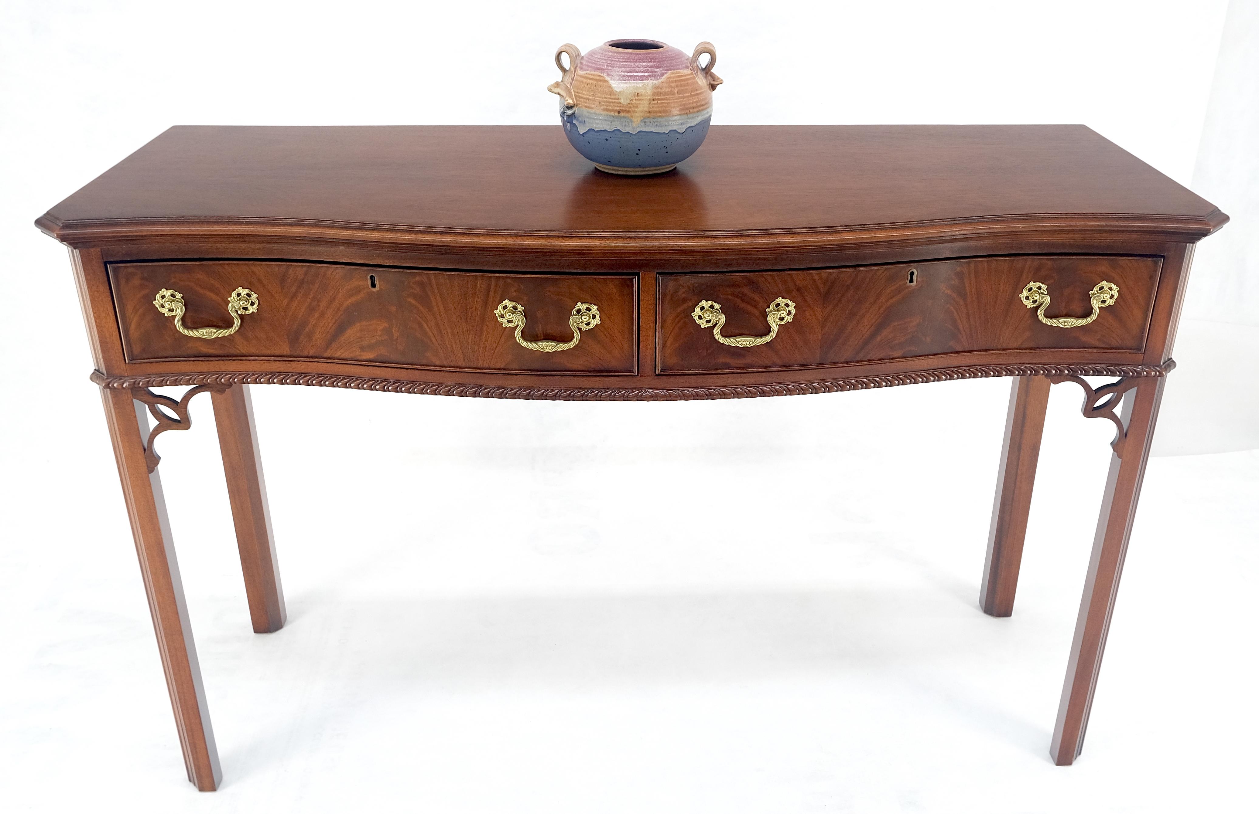 Américain Council Flame Mahogany Two Drawers Console Table Server MINT en vente