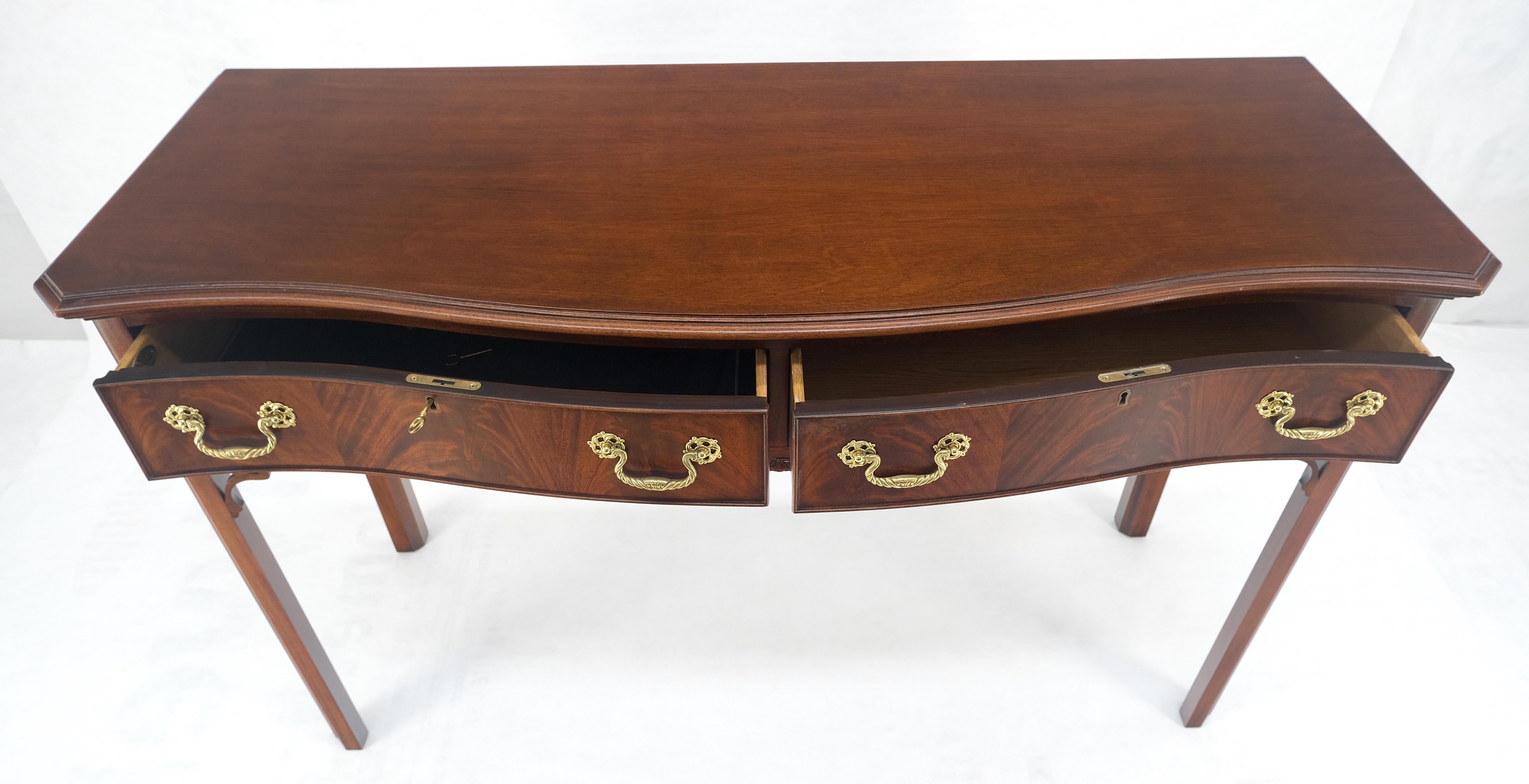 Laqué Council Flame Mahogany Two Drawers Console Table Server MINT en vente