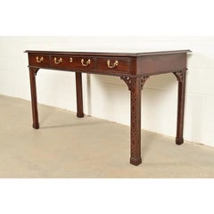 Councill Chippendale Scrivania o tavolo consolle in mogano intagliato