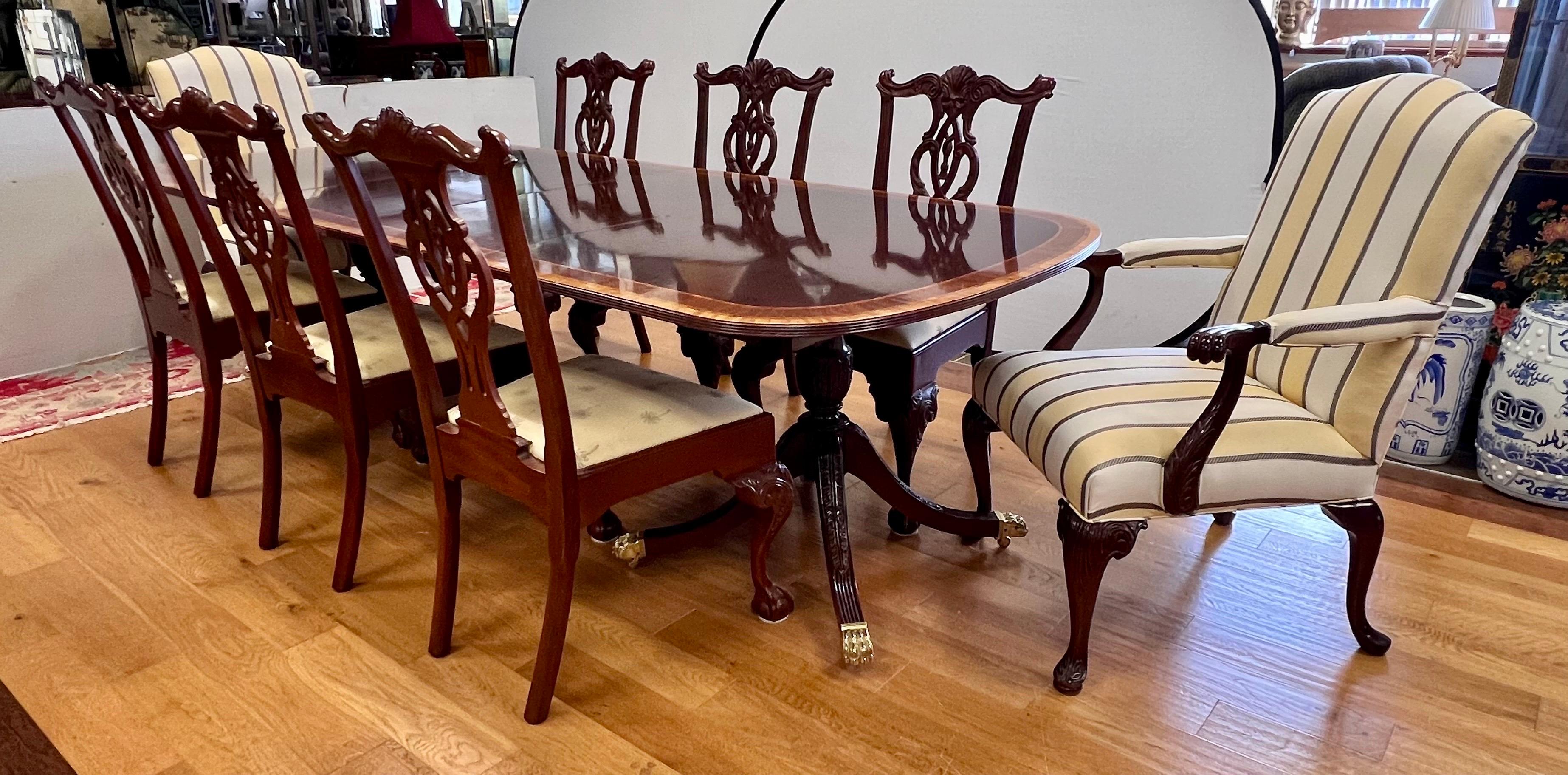 Councill Craftsman Flame Mahogany Inlay Expandable Dining Table & 8 Chairs Set In Good Condition In West Hartford, CT
