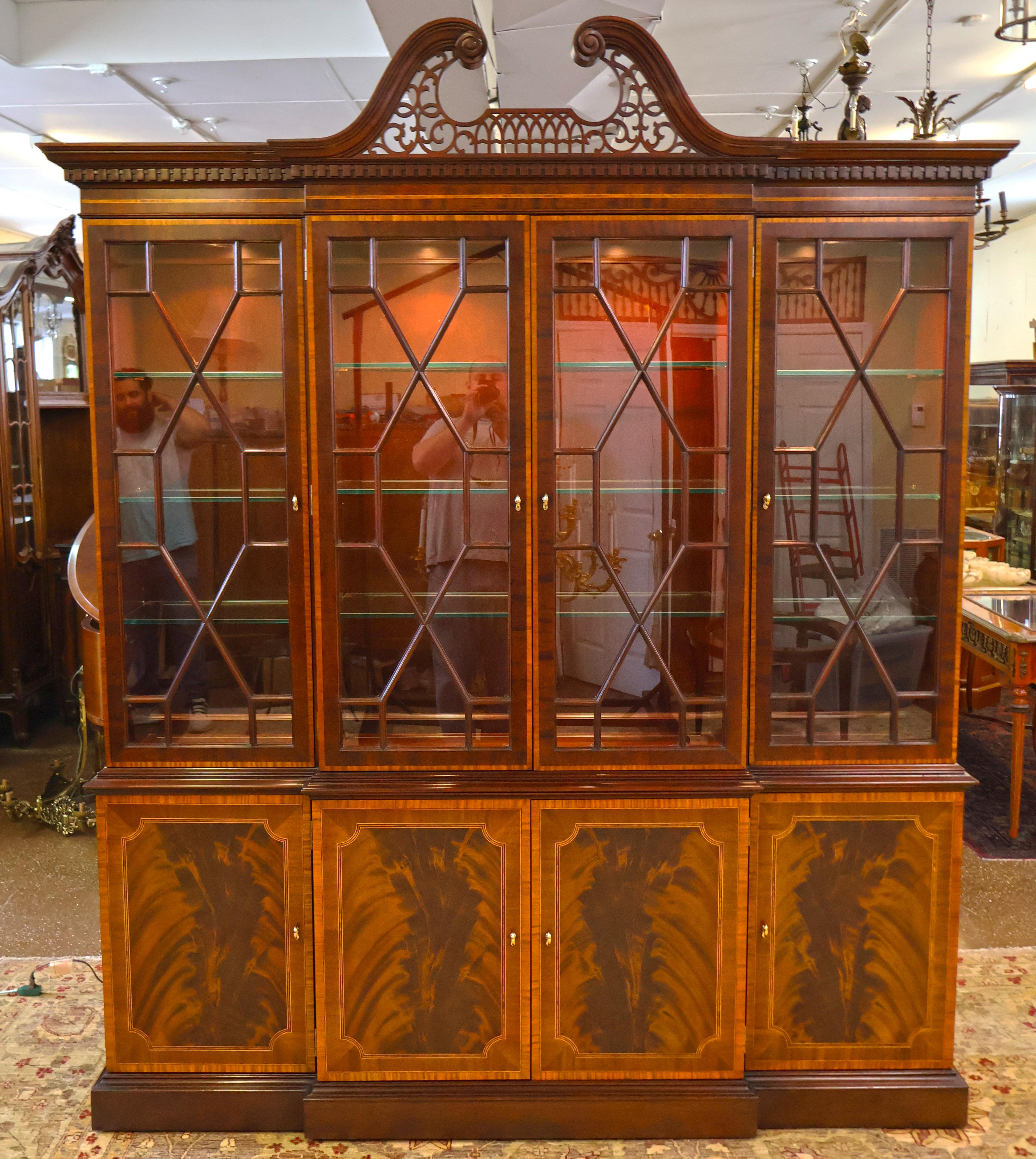 Stunning Councill Craftsman Flame Mahogany Bookcase China Breakfront

Dimensions : 93