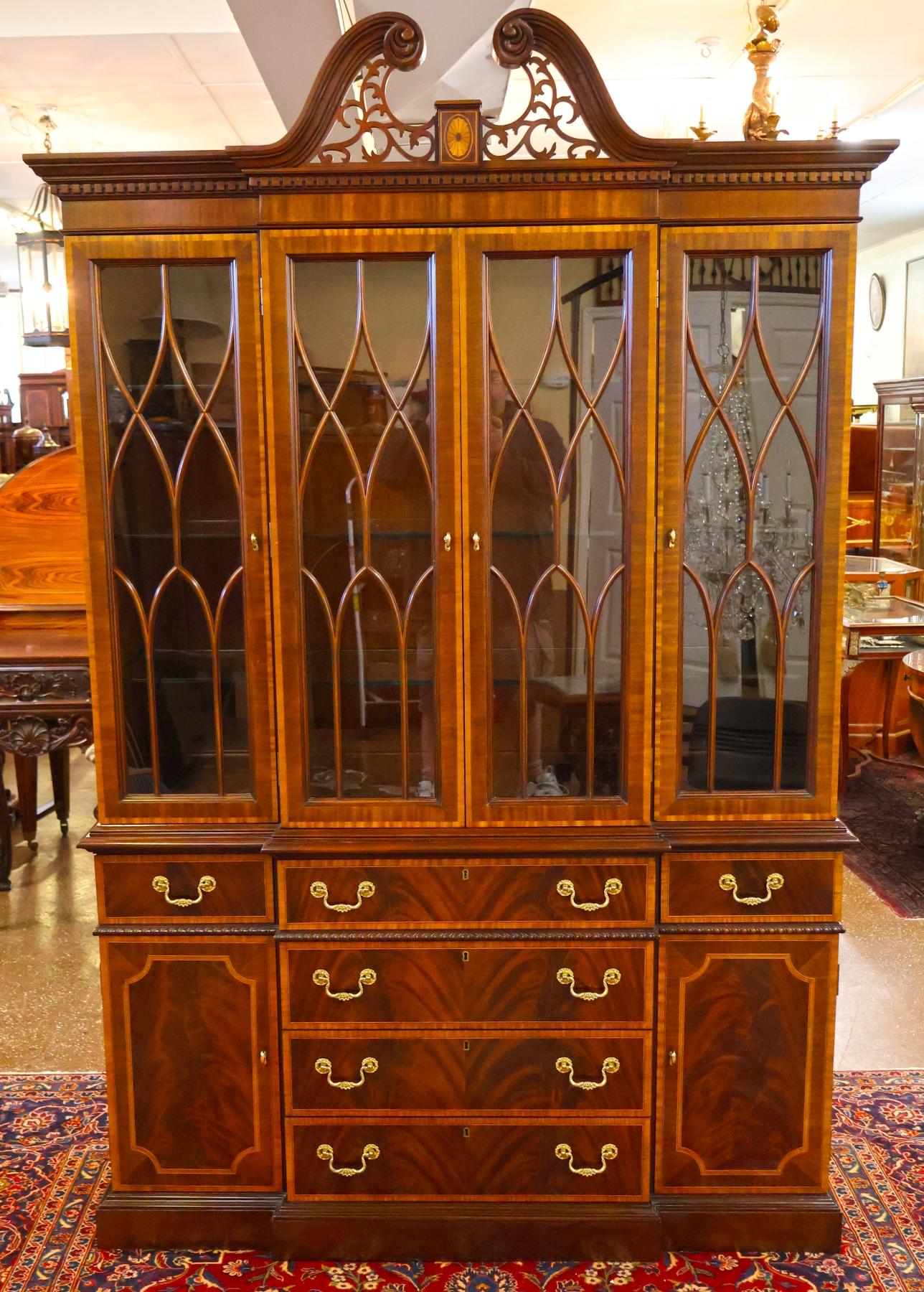 Councill Craftsman intarsiato in stile Regency Armadio portavivande Libreria Breakfront

Dimensioni: 89