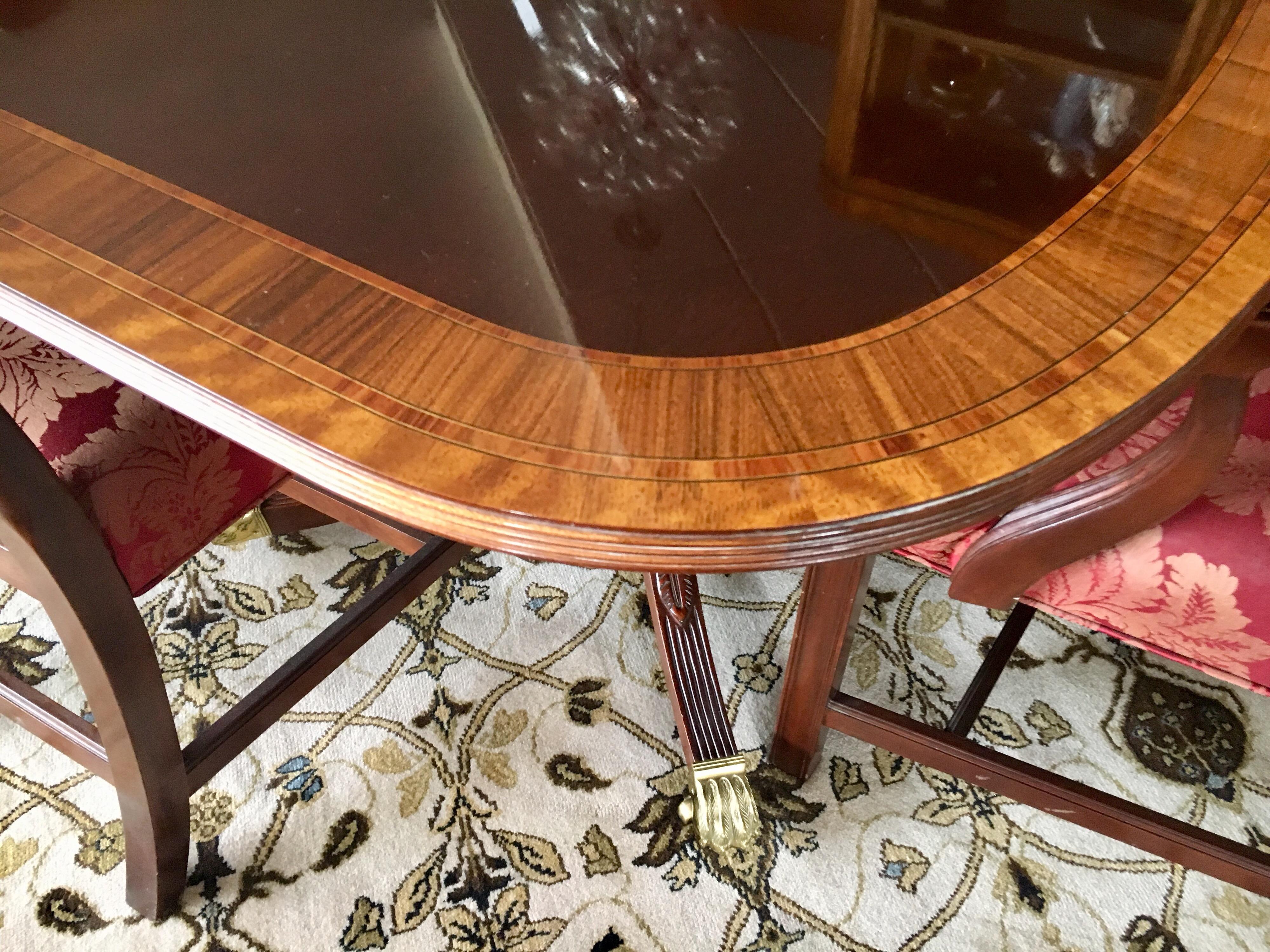 Councill Craftsman Mahogany Inlay Dining Room Set Table and Twelve Chairs In Excellent Condition In West Hartford, CT