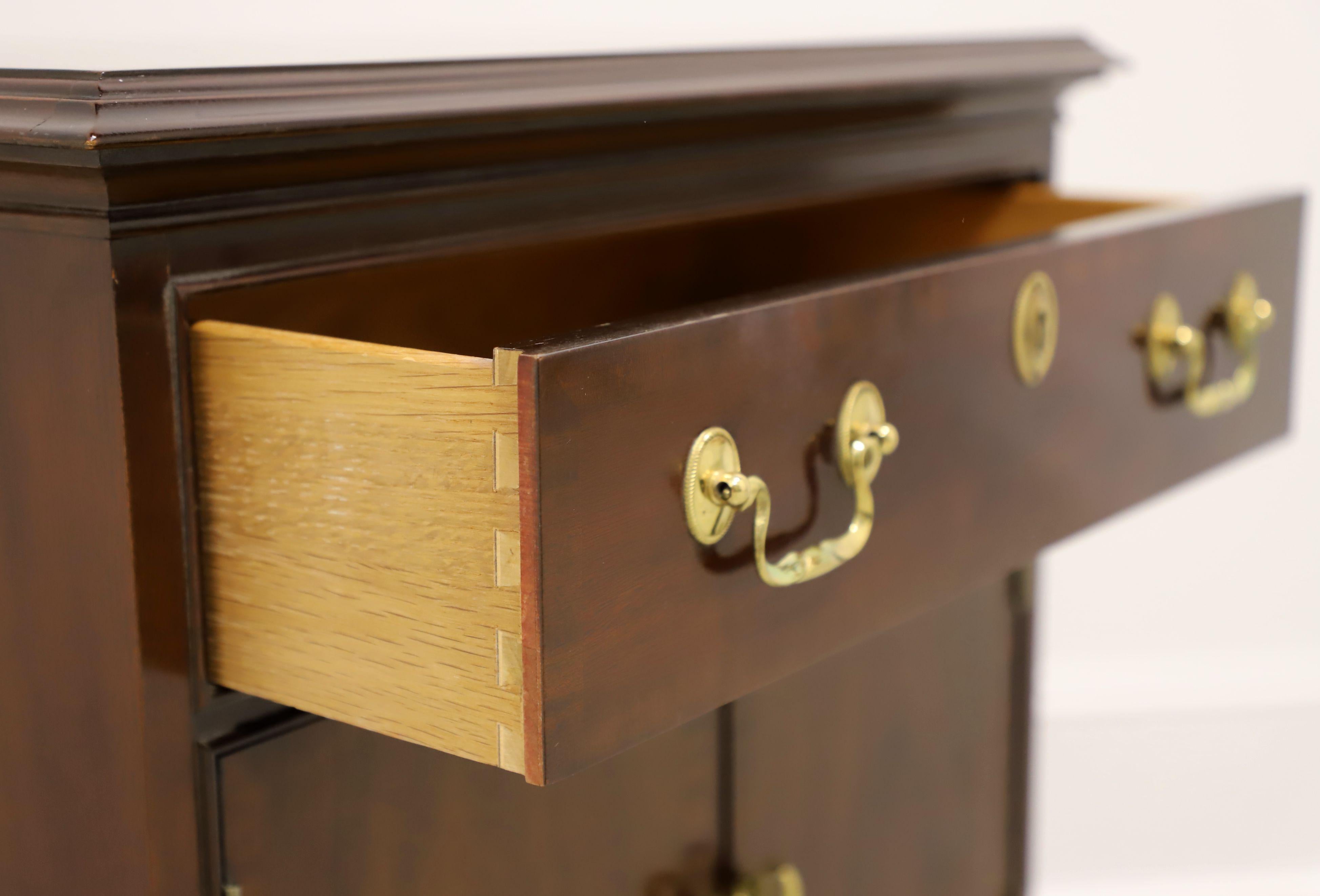 COUNCILL CRAFTSMEN Banded Mahogany Chippendale Style Nightstand Bedside Cabinet For Sale 5