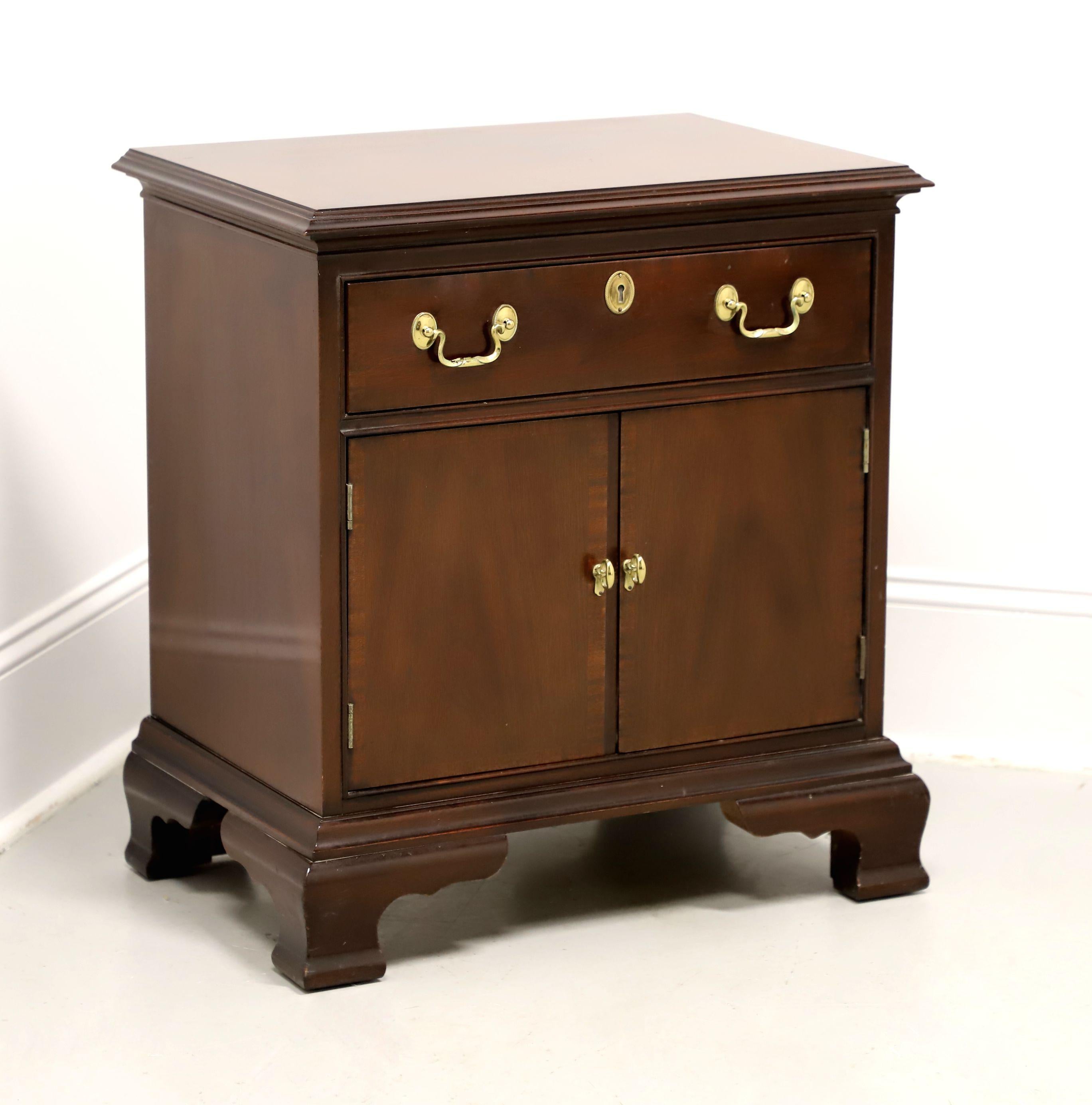 COUNCILL CRAFTSMEN Banded Mahogany Chippendale Style Nightstand Bedside Cabinet For Sale 7