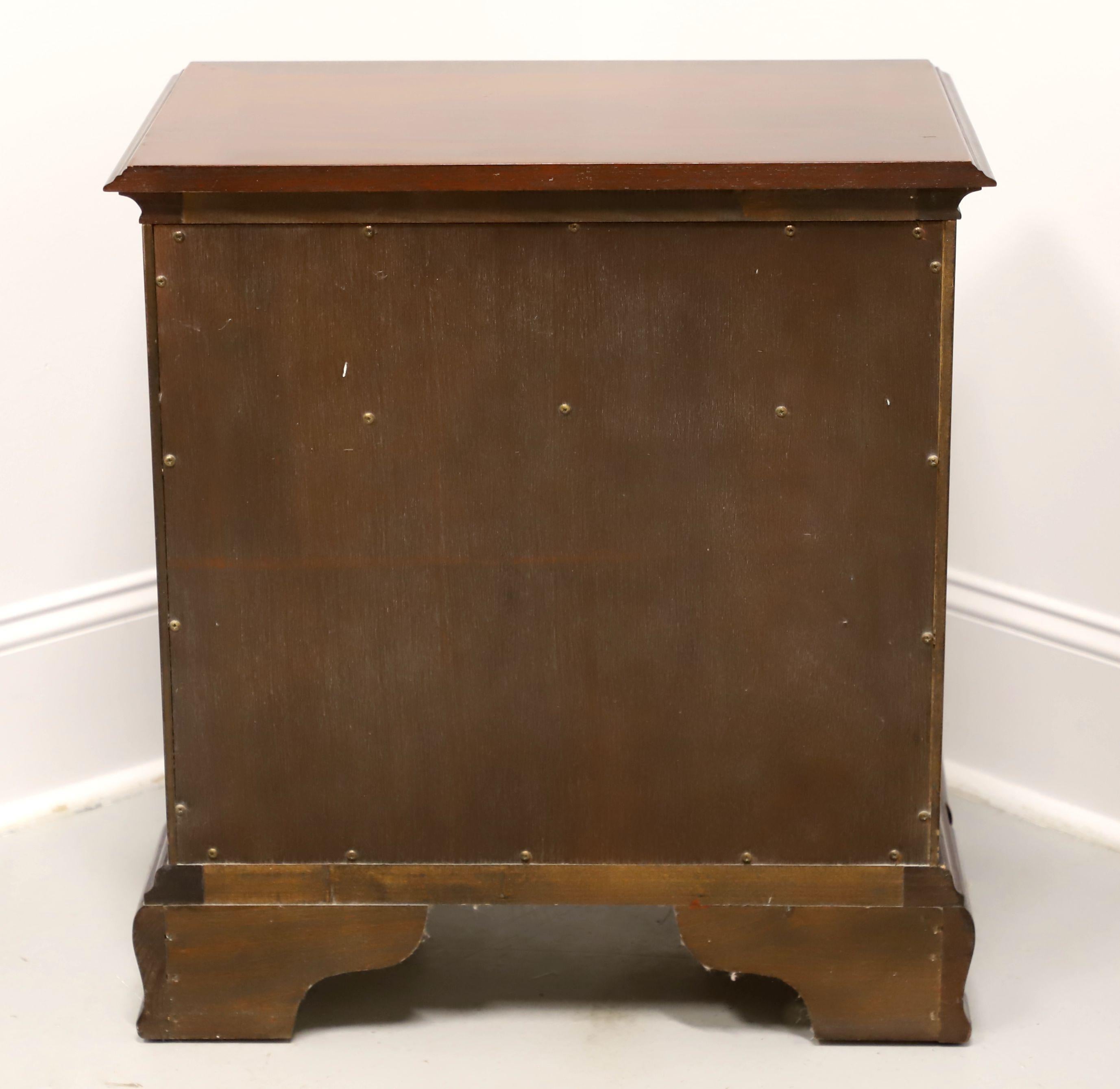 20th Century COUNCILL CRAFTSMEN Banded Mahogany Chippendale Style Nightstand Bedside Cabinet For Sale