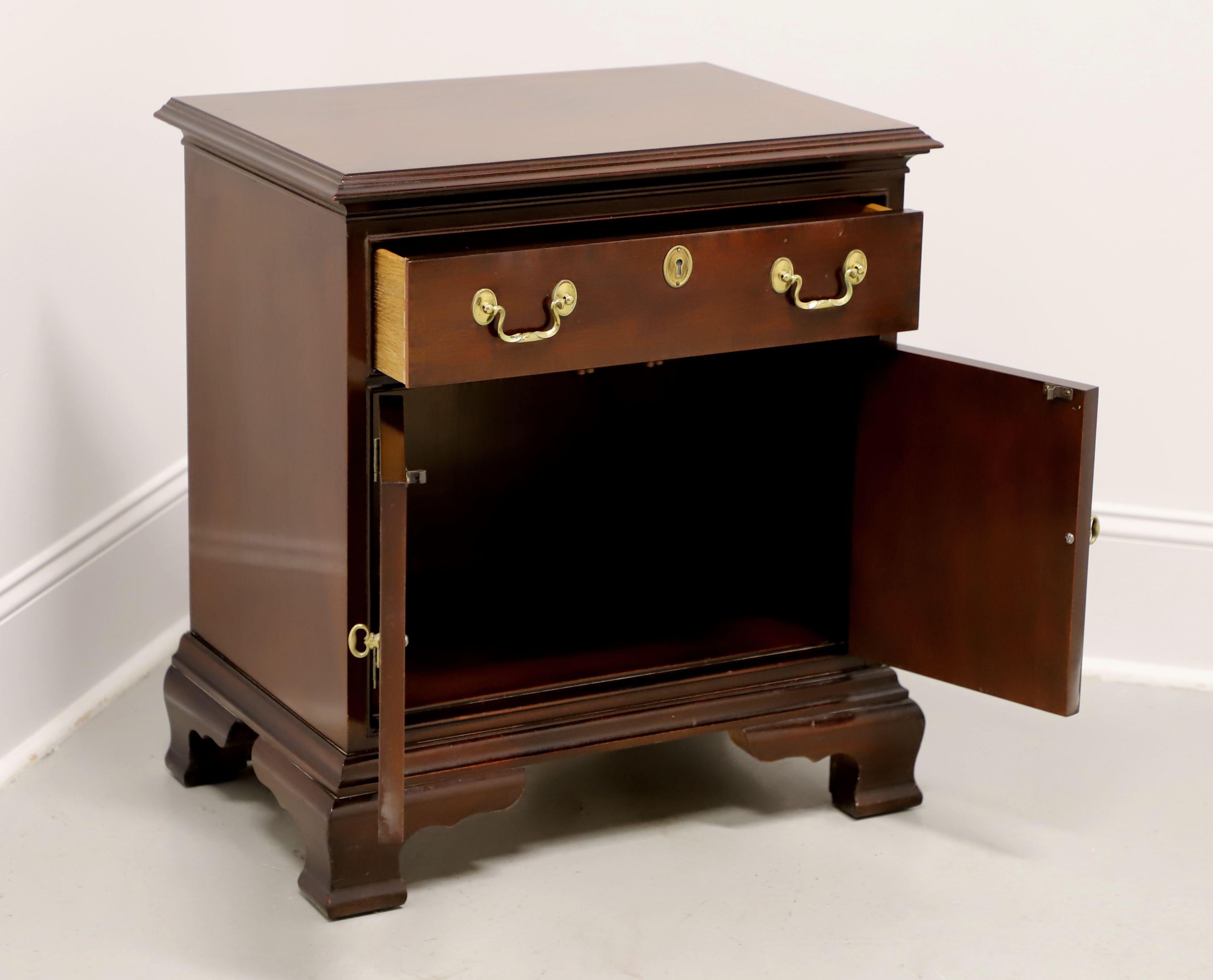 Brass COUNCILL CRAFTSMEN Banded Mahogany Chippendale Style Nightstand Bedside Cabinet For Sale