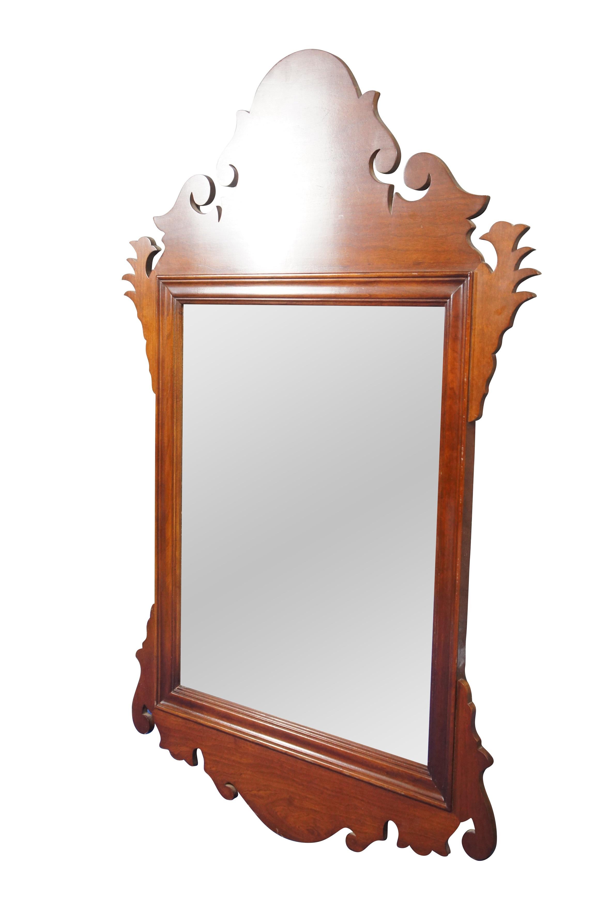 Consejo Artesano Chippendale Cerezo Tallado Espejo de Pared Biselado 47 Estadounidense en venta