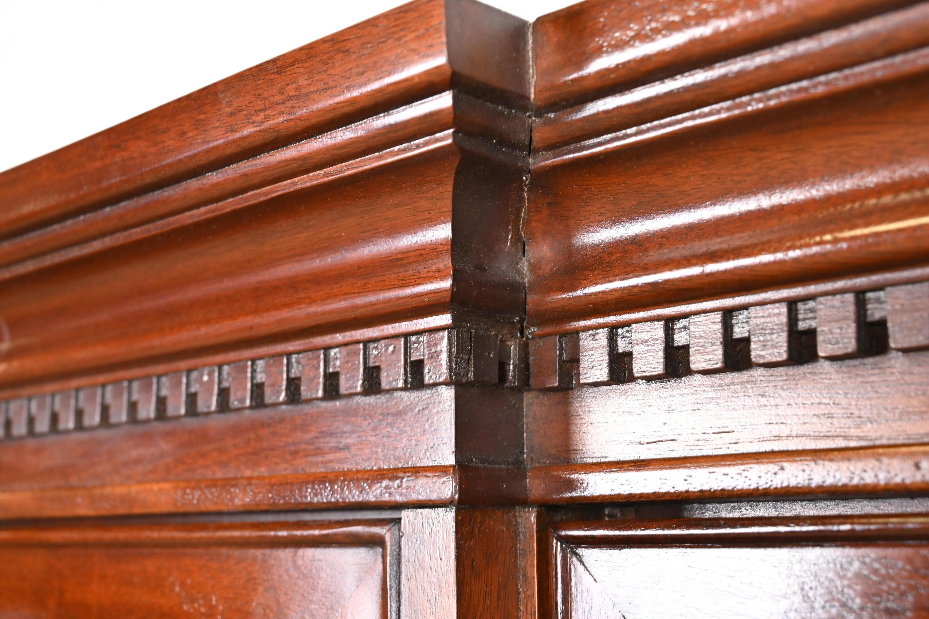 Councill Craftsmen Georgian Carved Mahogany Breakfront Bookcase Cabinet in vendita 3