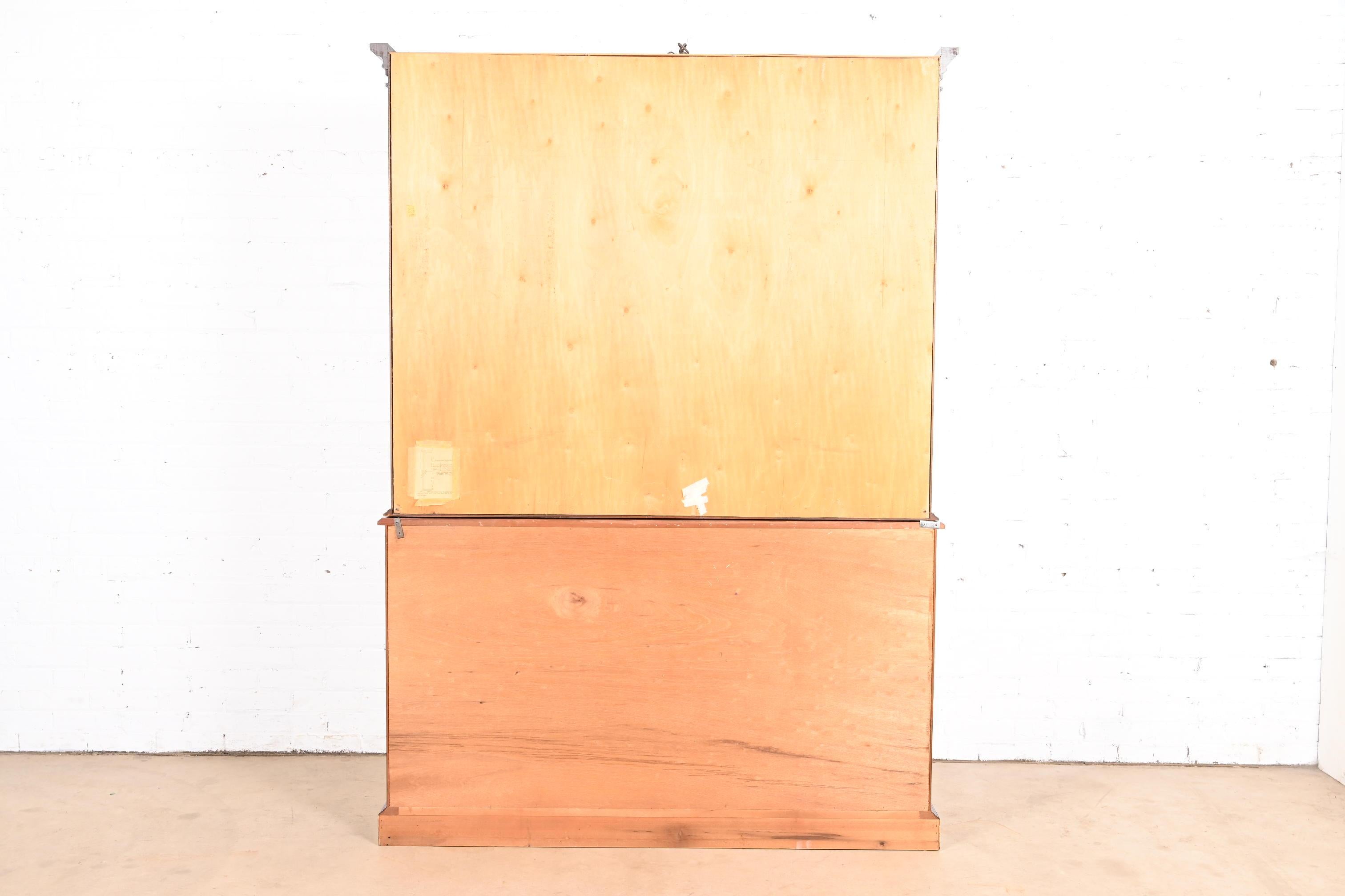 Councill Craftsmen Georgian Carved Mahogany Breakfront Bookcase Cabinet in vendita 5