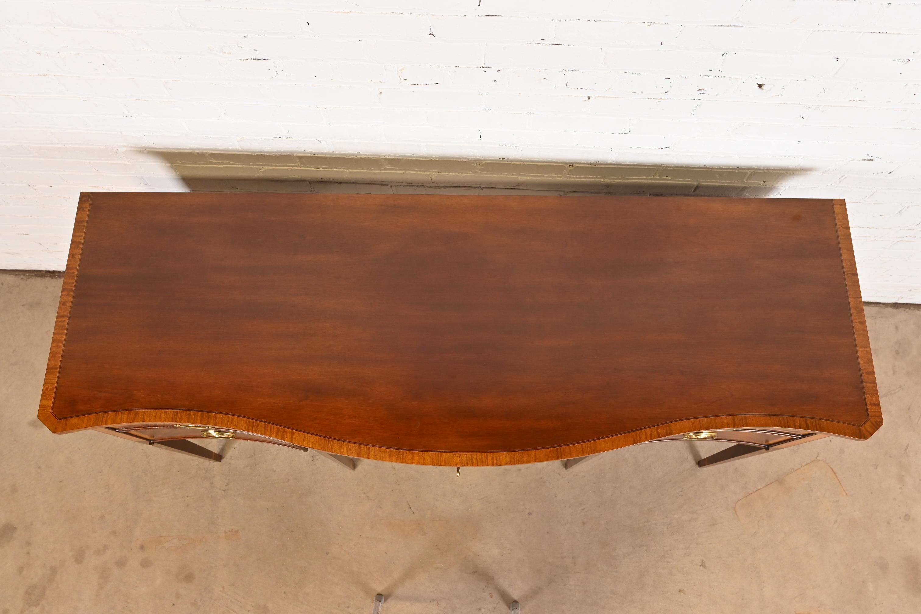 XX secolo Councill Feder intarsiato in mogano fiammato e credenza in legno satinato in vendita