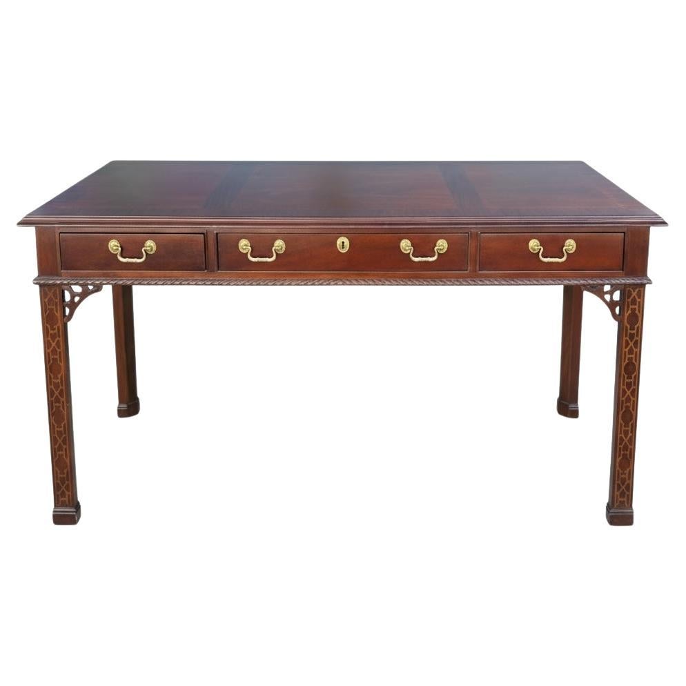 Table à écrire en acajou incrusté de style Chippendale de Councill Furniture, Chine