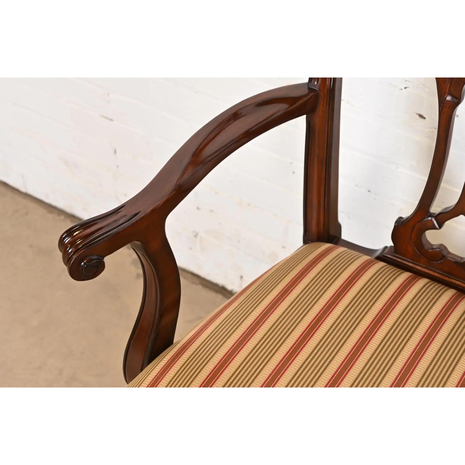 Councill Furniture Chippendale ensemble de huit chaises de salle à manger en acajou sculpté en vente 3