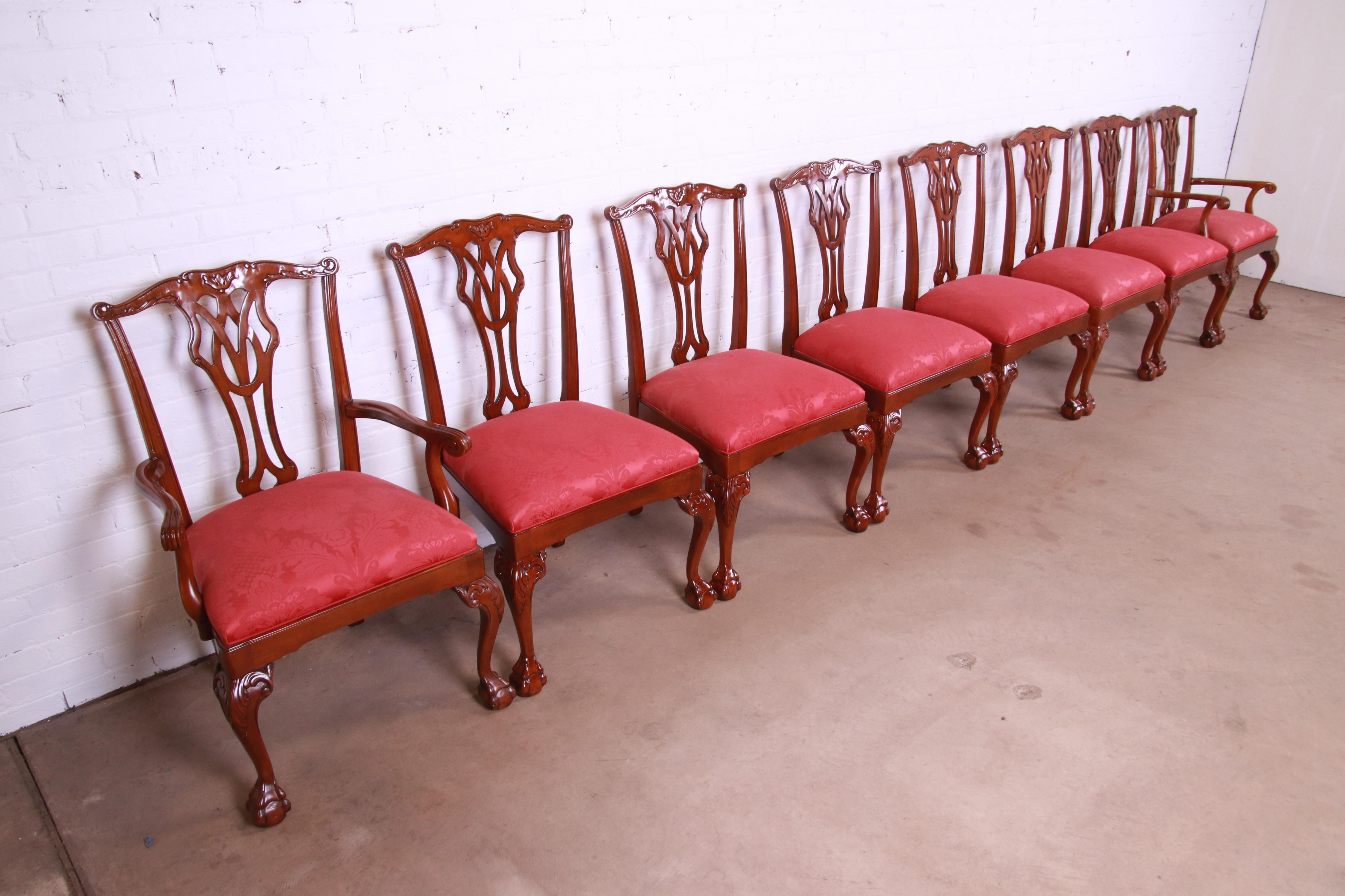 Councill Furniture Chippendale-geschnitzte Mahagoni-Esszimmerstühle, Satz von acht (20. Jahrhundert) im Angebot