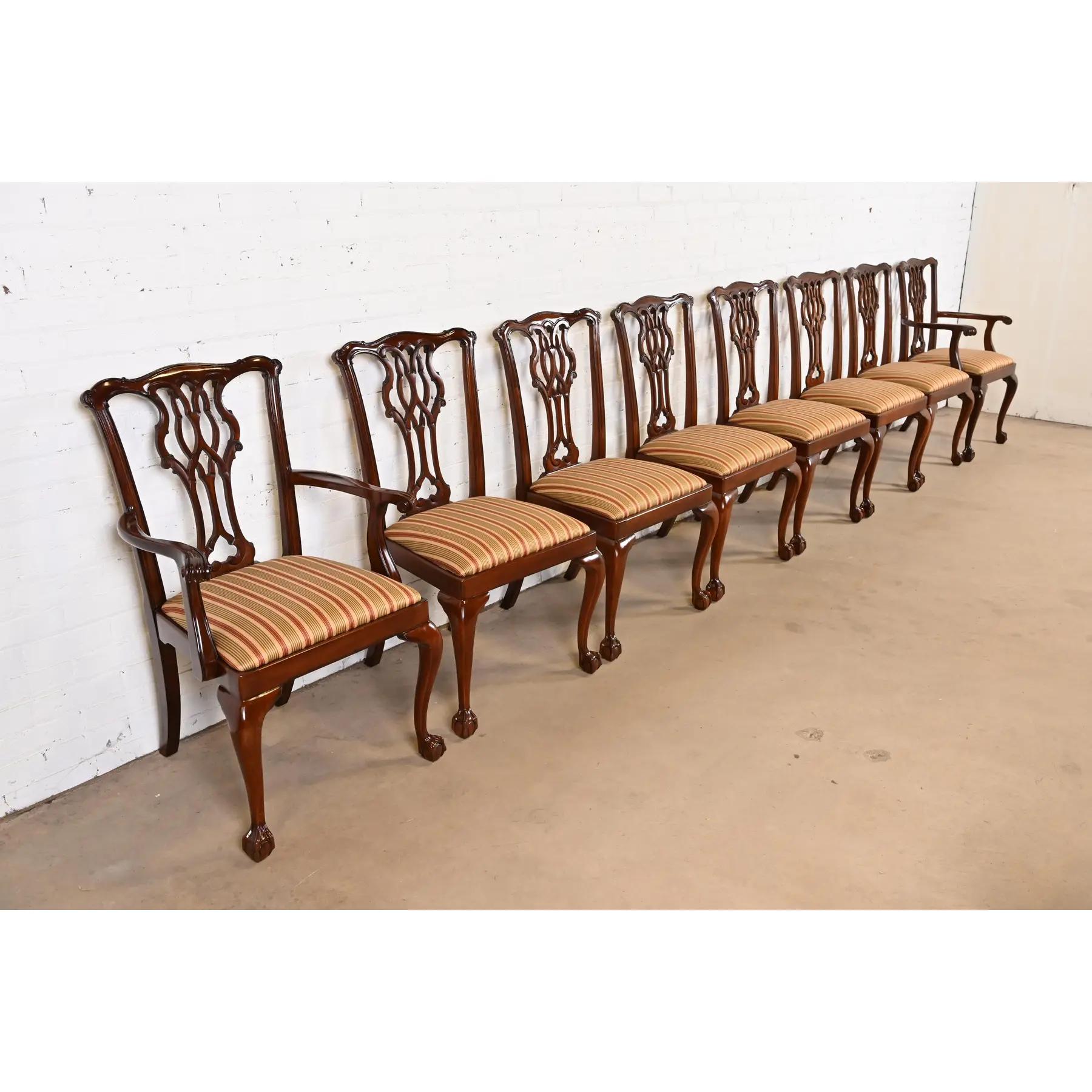 Councill Furniture Chippendale ensemble de huit chaises de salle à manger en acajou sculpté Bon état - En vente à South Bend, IN