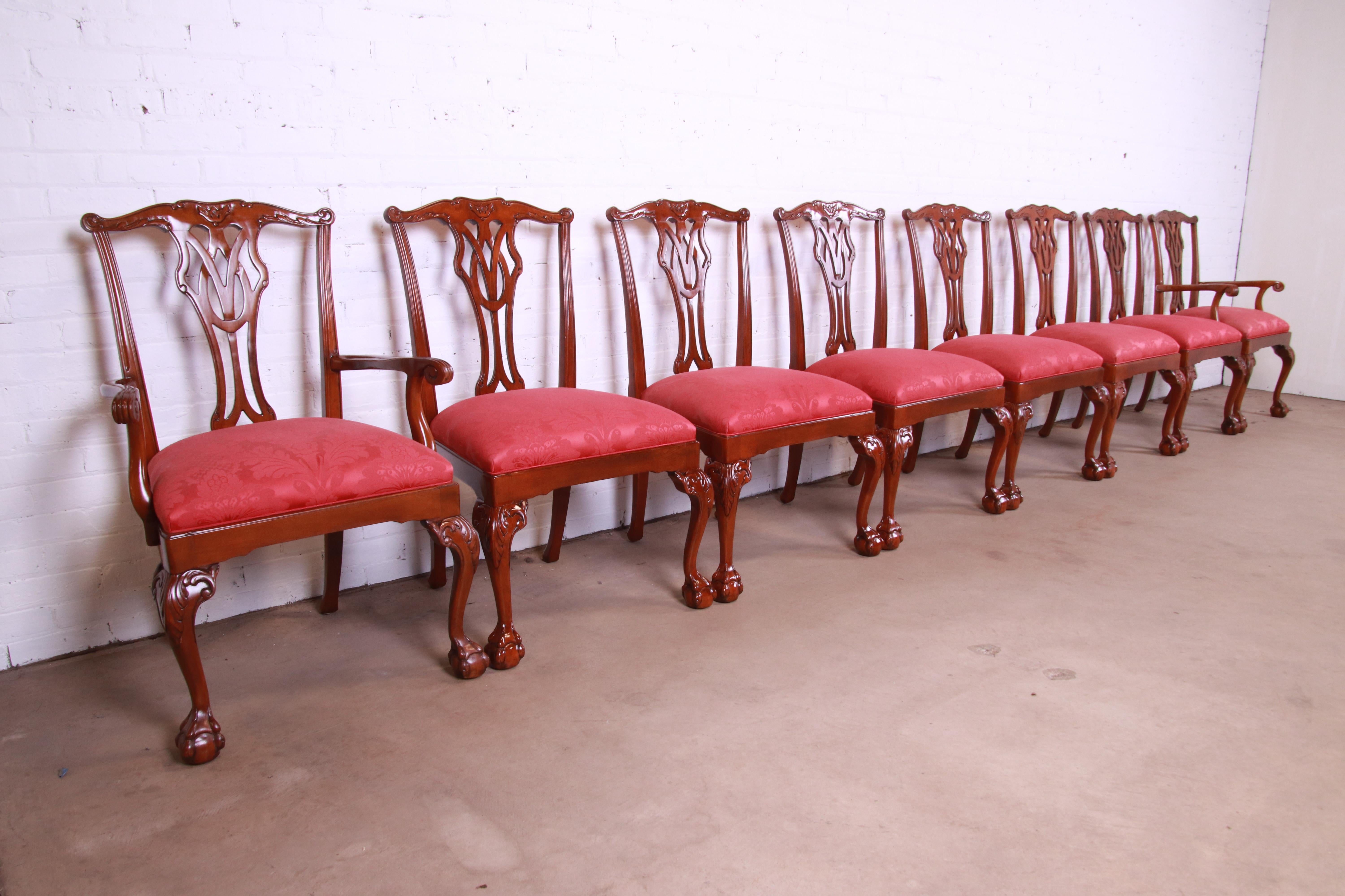 Councill Furniture Chippendale-geschnitzte Mahagoni-Esszimmerstühle, Satz von acht (Polster) im Angebot