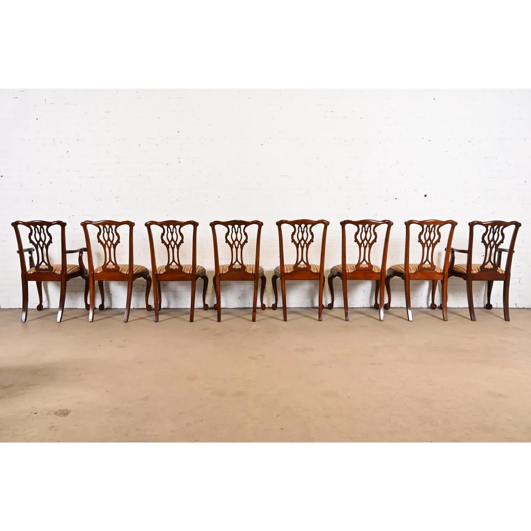 Fin du 20e siècle Councill Furniture Chippendale ensemble de huit chaises de salle à manger en acajou sculpté en vente