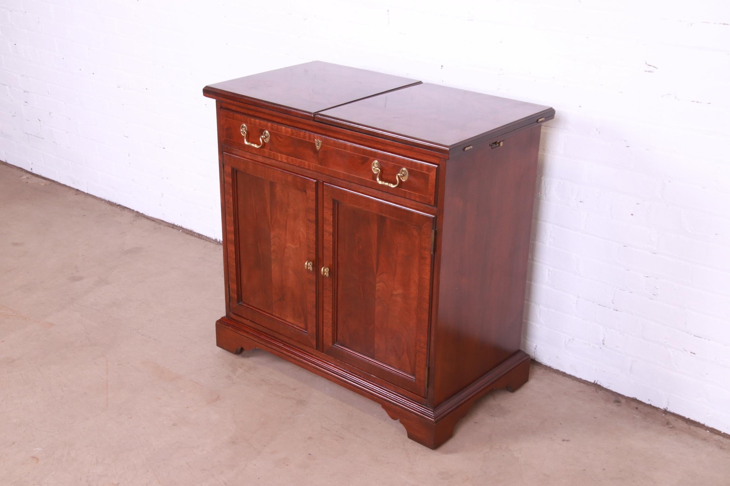 Councill Furniture Georgian Banded Flame Mahogany Flip Top Rolling Bar Cabinet In Good Condition In South Bend, IN
