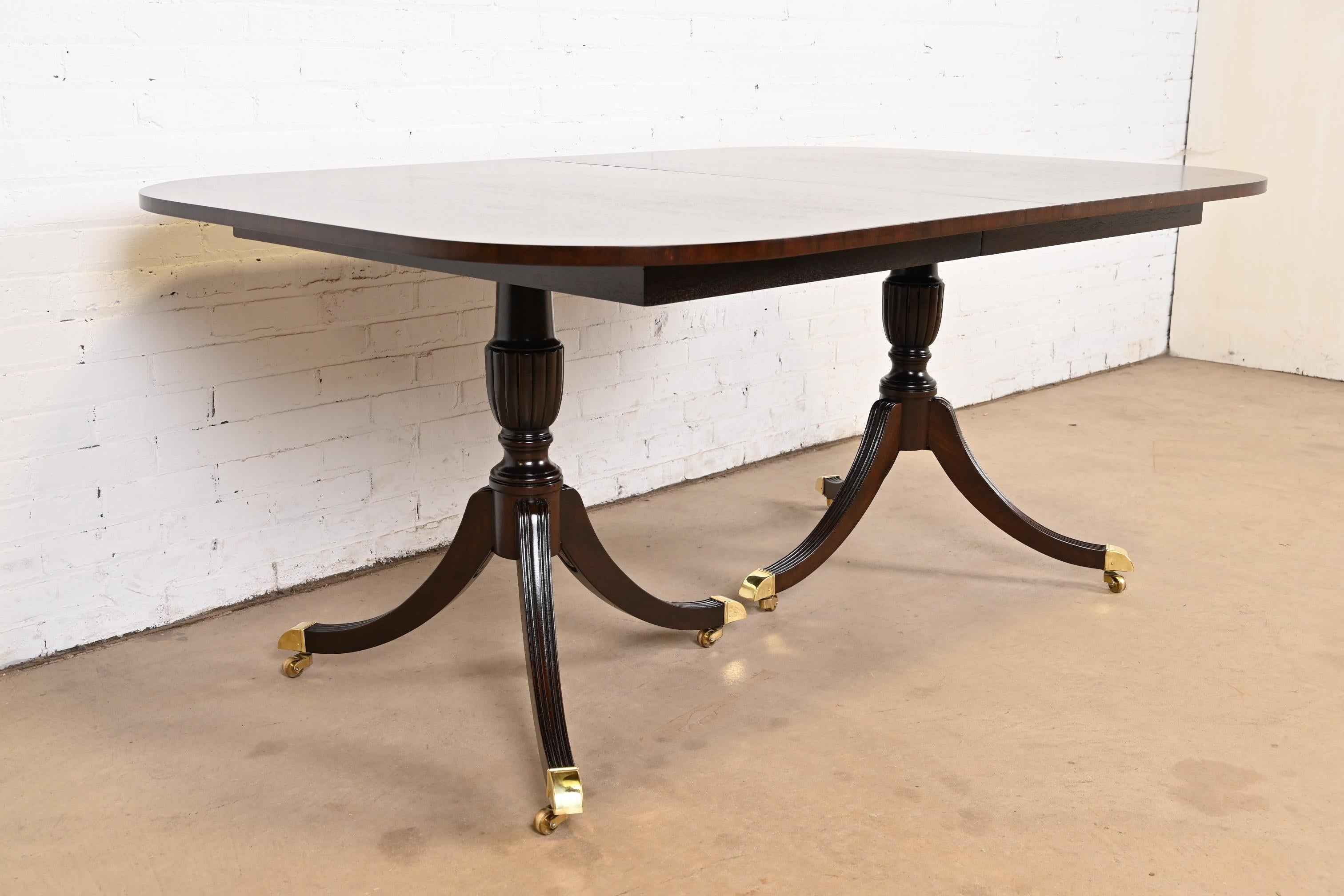 Councill Furniture Georgian Banded Mahogany Double Pedestal Dining Table (table à manger à deux pieds) 3