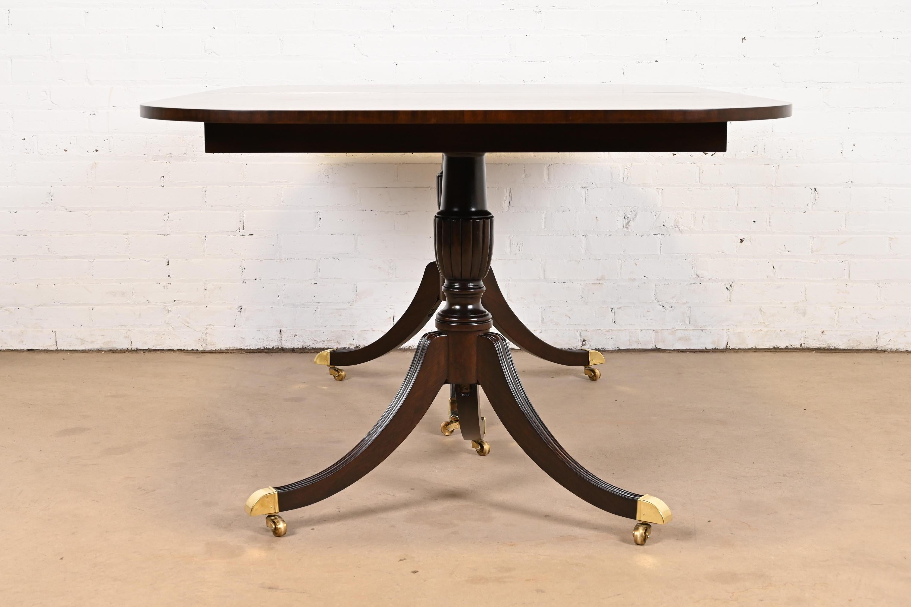 Councill Furniture Georgian Banded Mahogany Double Pedestal Dining Table (table à manger à deux pieds) 4