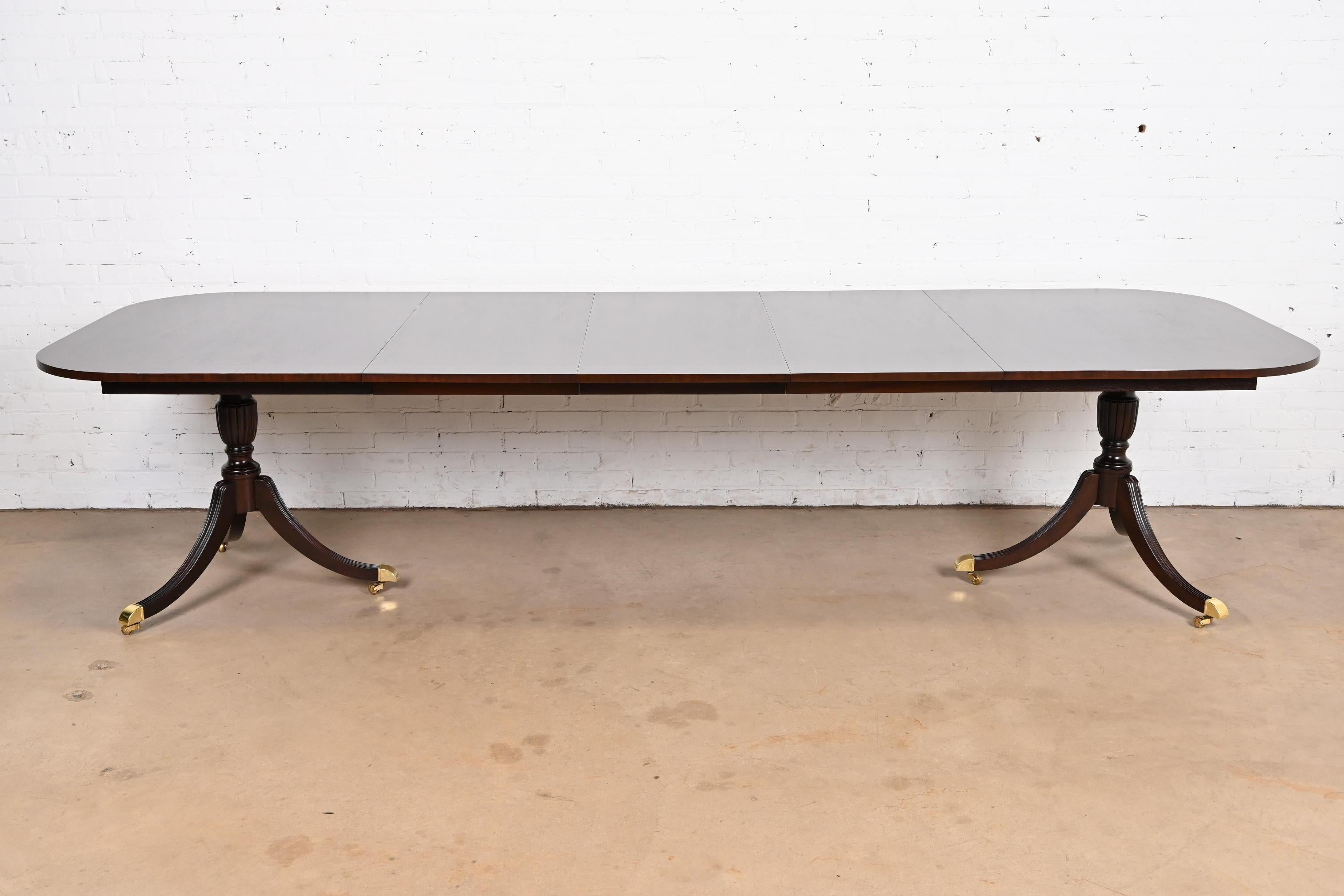 Georgien Councill Furniture Georgian Banded Mahogany Double Pedestal Dining Table (table à manger à deux pieds)