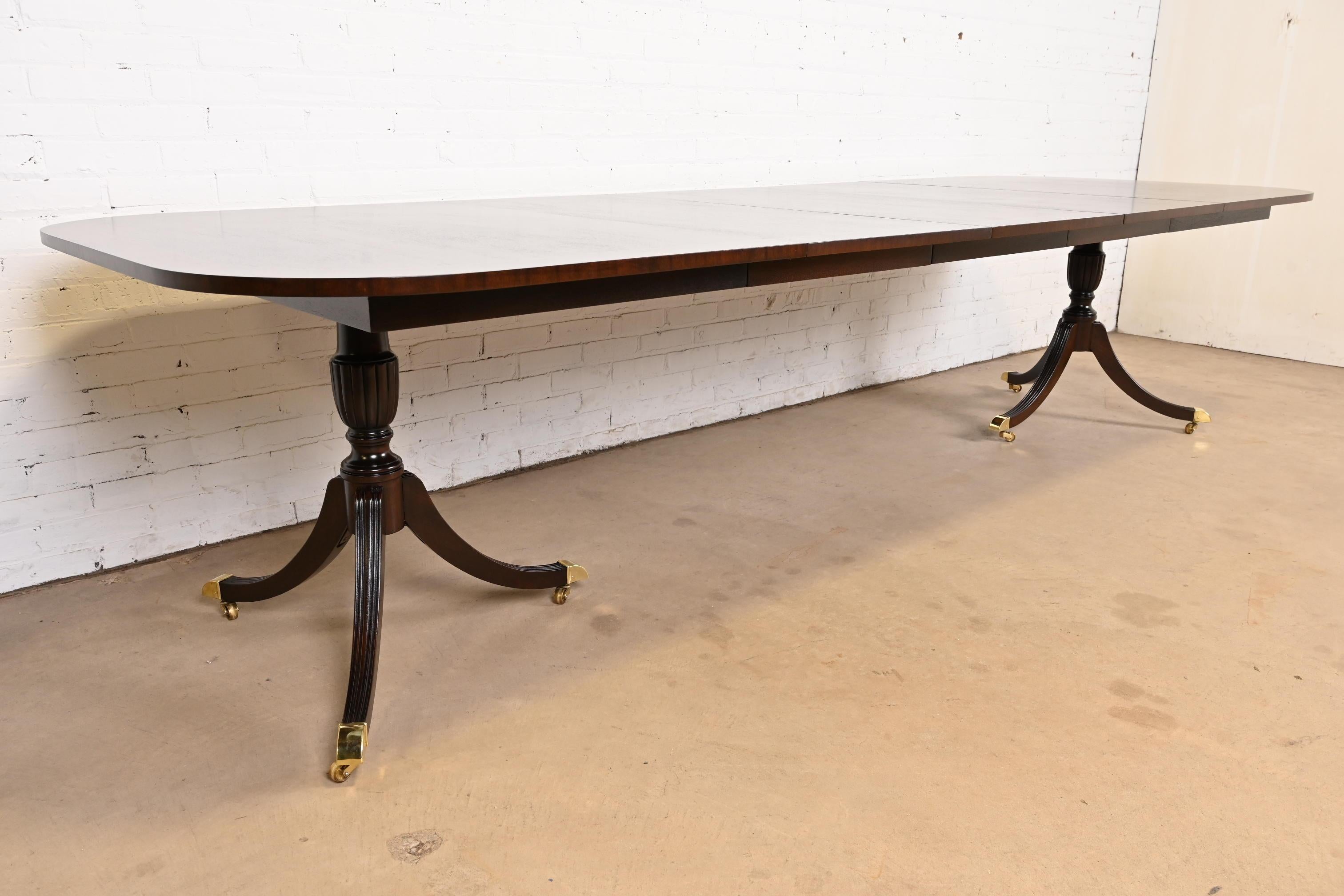 Councill Furniture Georgian Banded Mahogany Double Pedestal Dining Table (table à manger à deux pieds) Bon état à South Bend, IN