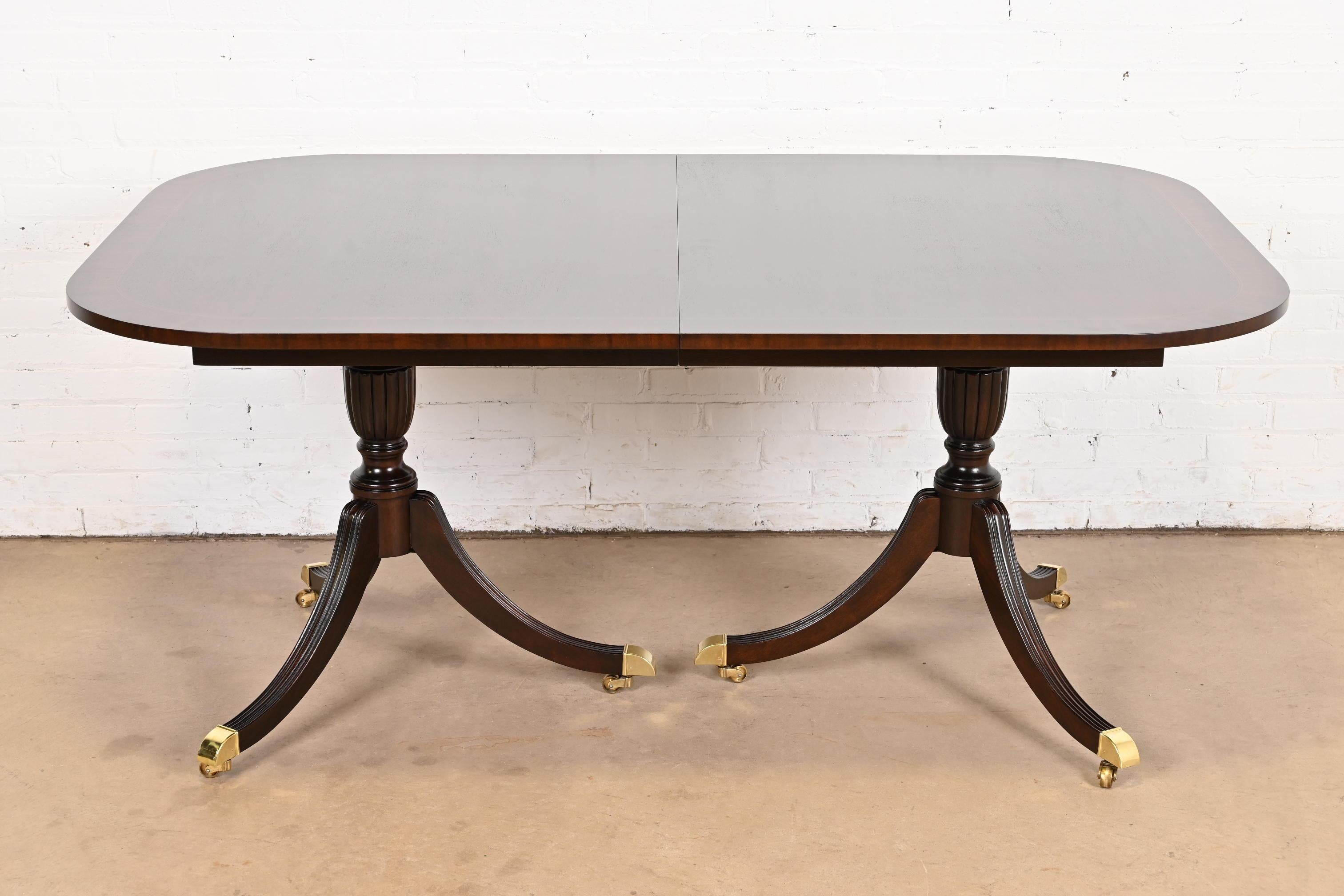 Councill Furniture Georgian Banded Mahogany Double Pedestal Dining Table (table à manger à deux pieds) 1