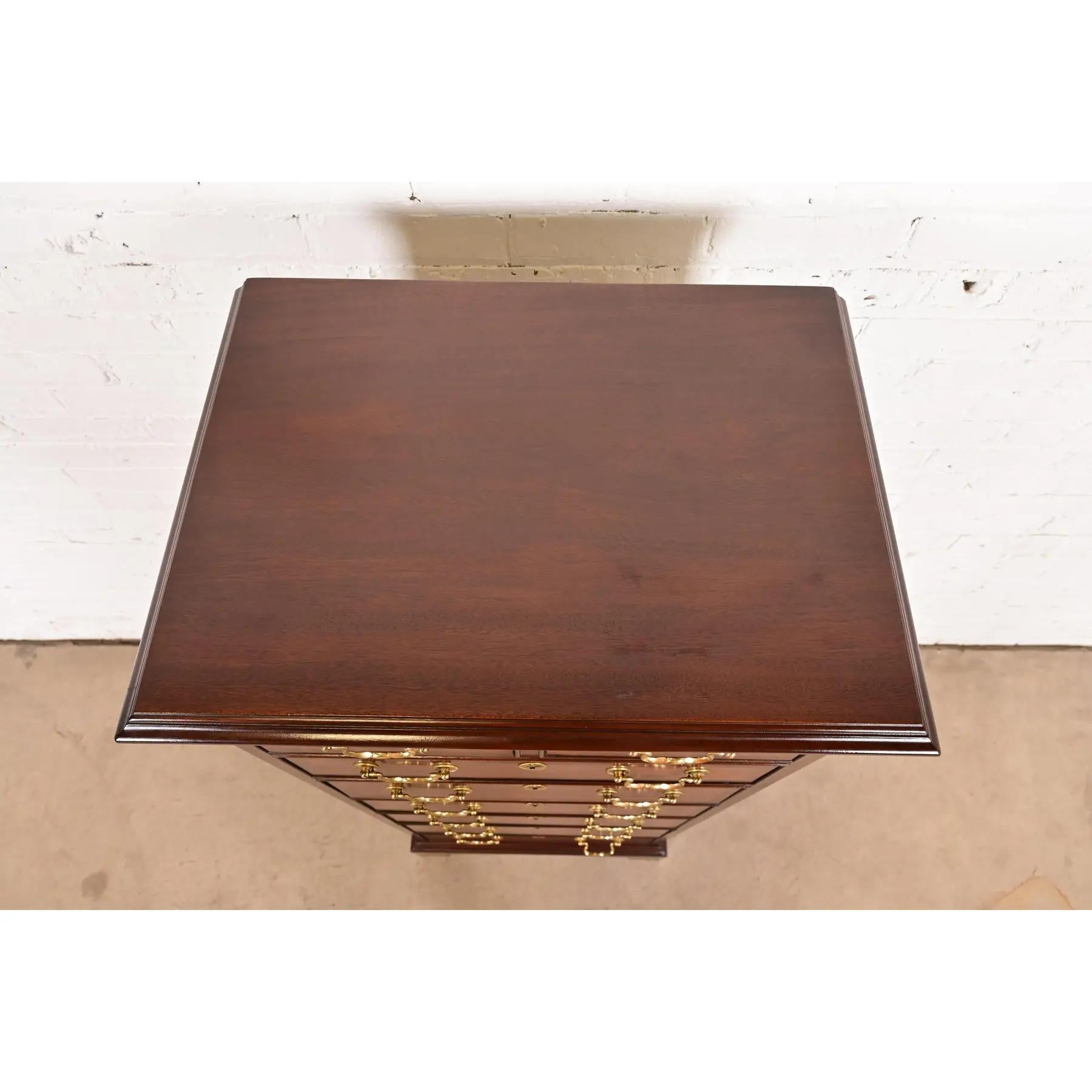 Councill Furniture Cassapanca o Semainier in mogano a fasce georgiano in vendita 6