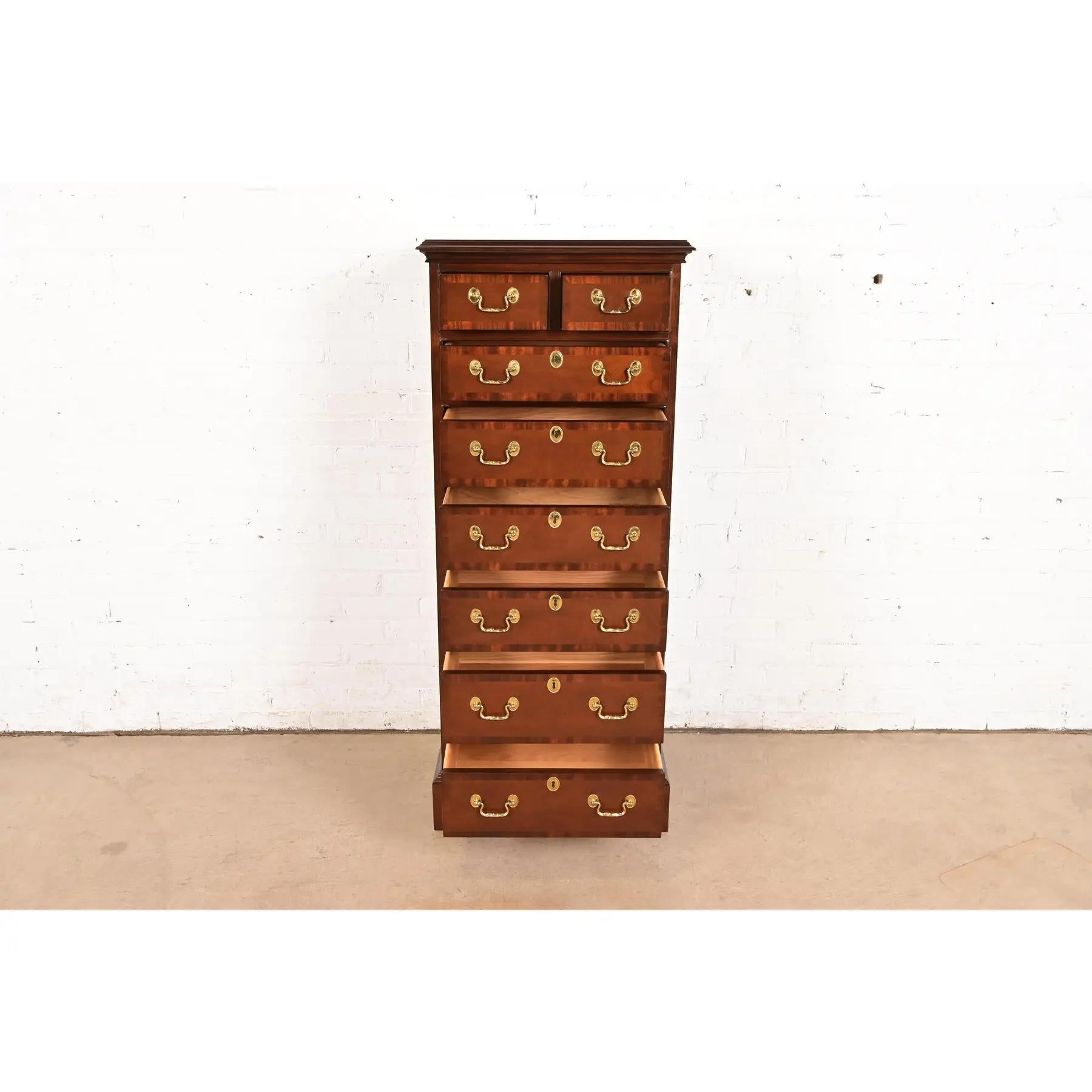 Fine XX secolo Councill Furniture Cassapanca o Semainier in mogano a fasce georgiano in vendita
