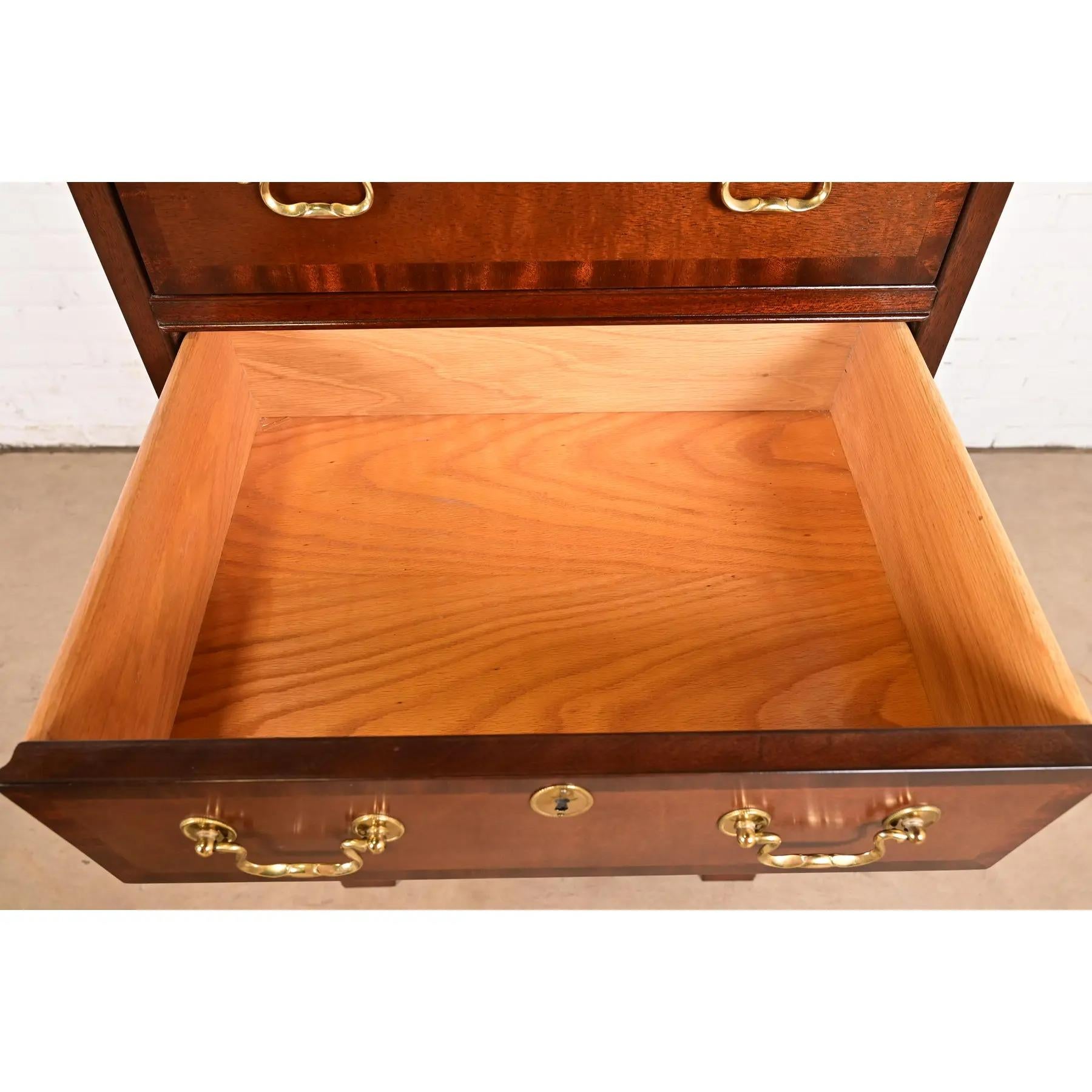 Councill Furniture Cassapanca o Semainier in mogano a fasce georgiano in vendita 2