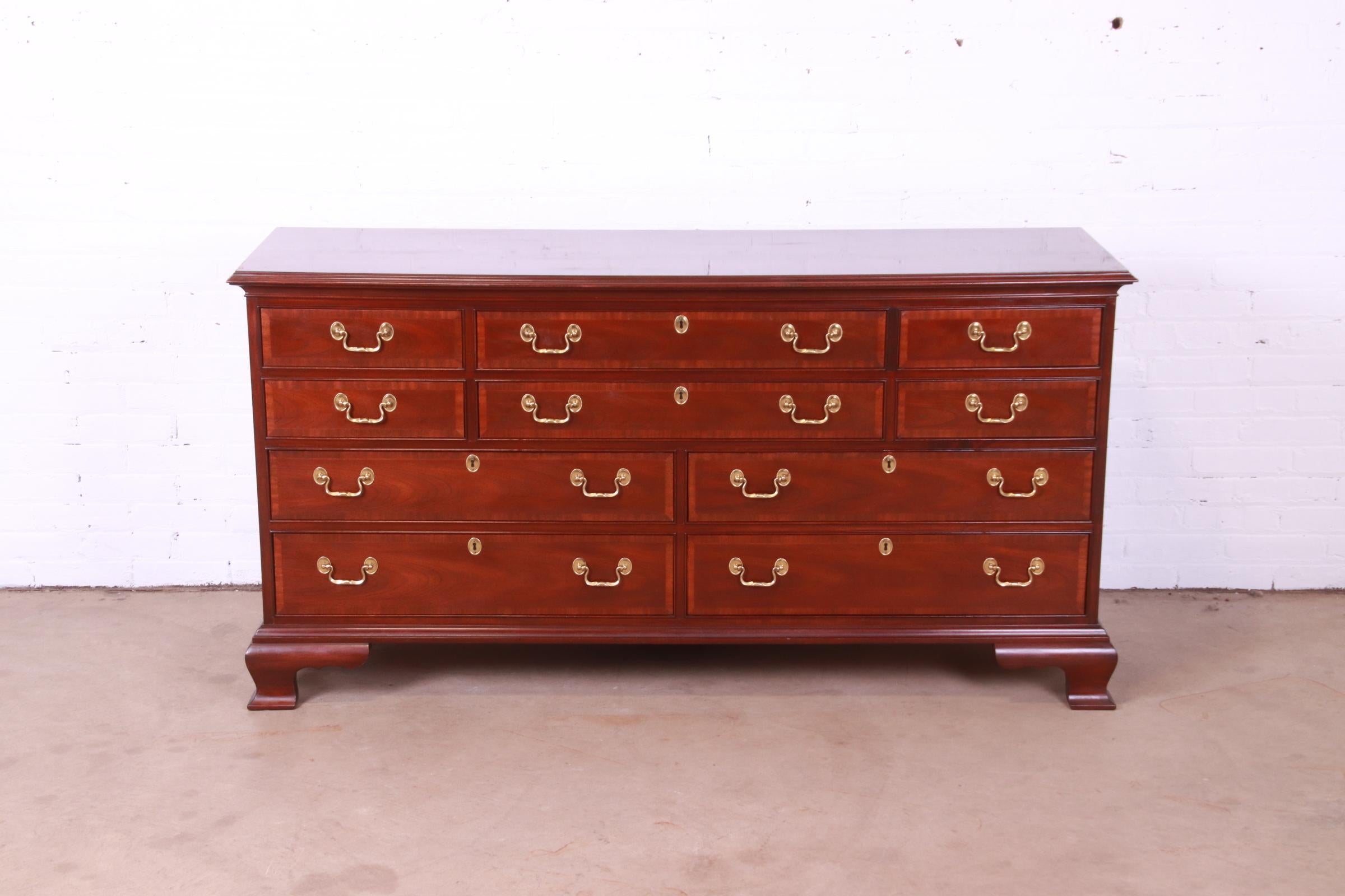 American Councill Furniture Georgian Banded Mahogany Ten-Drawer Dresser