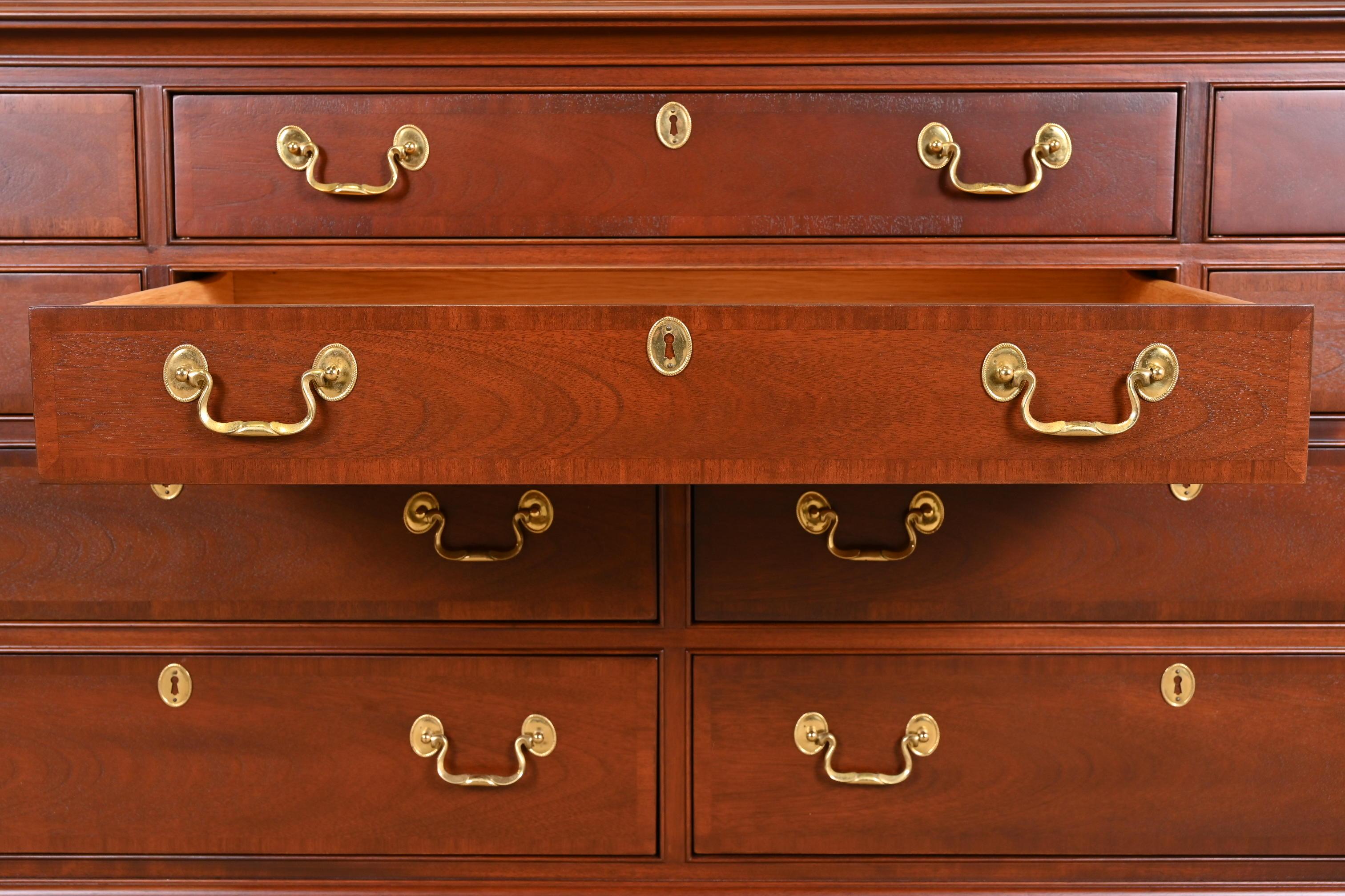Councill Furniture Georgian Banded Mahogany Ten-Drawer Dresser, Newly Refinished For Sale 6