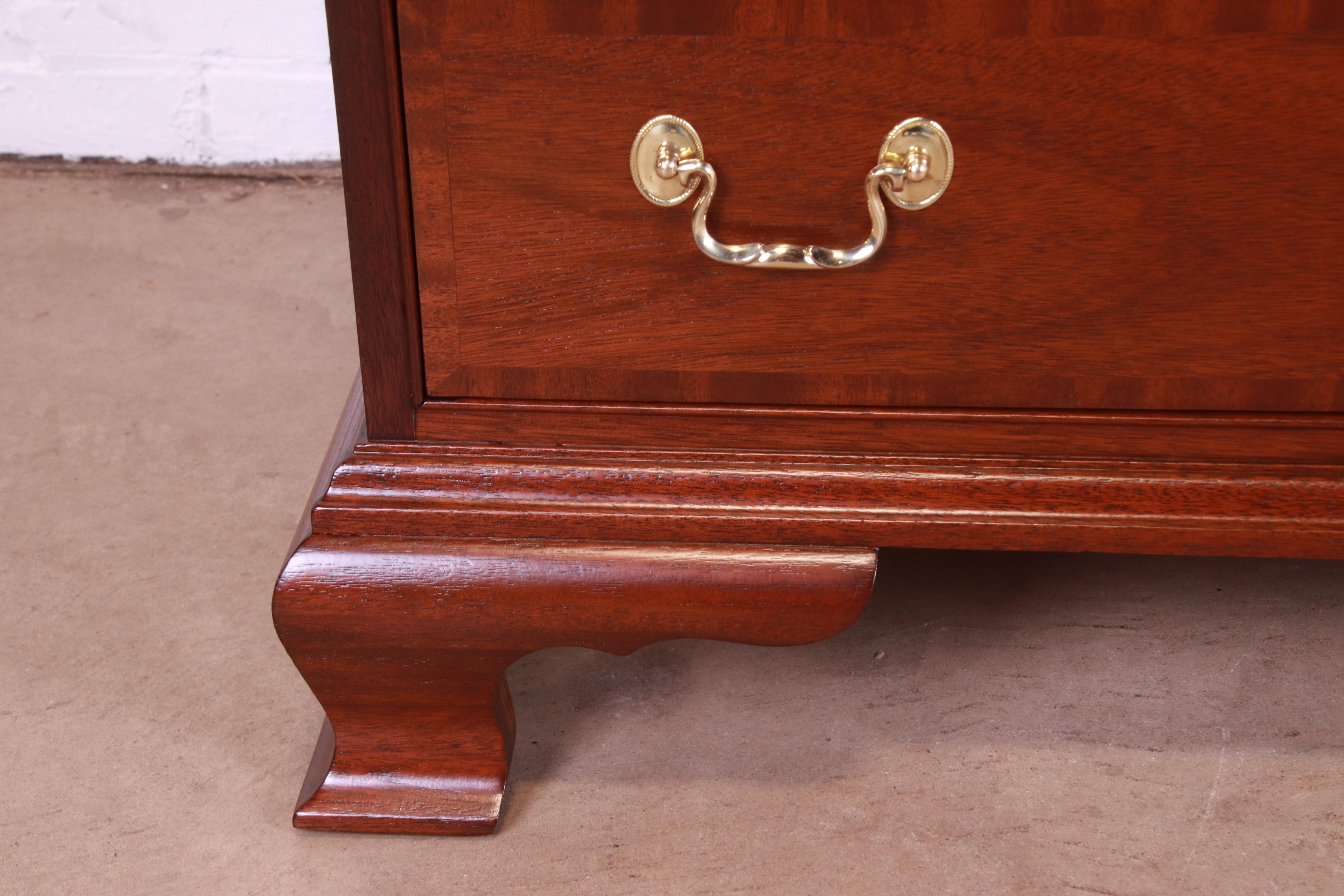 Councill Furniture Georgian Banded Mahogany Ten-Drawer Dresser, Newly Refinished 11