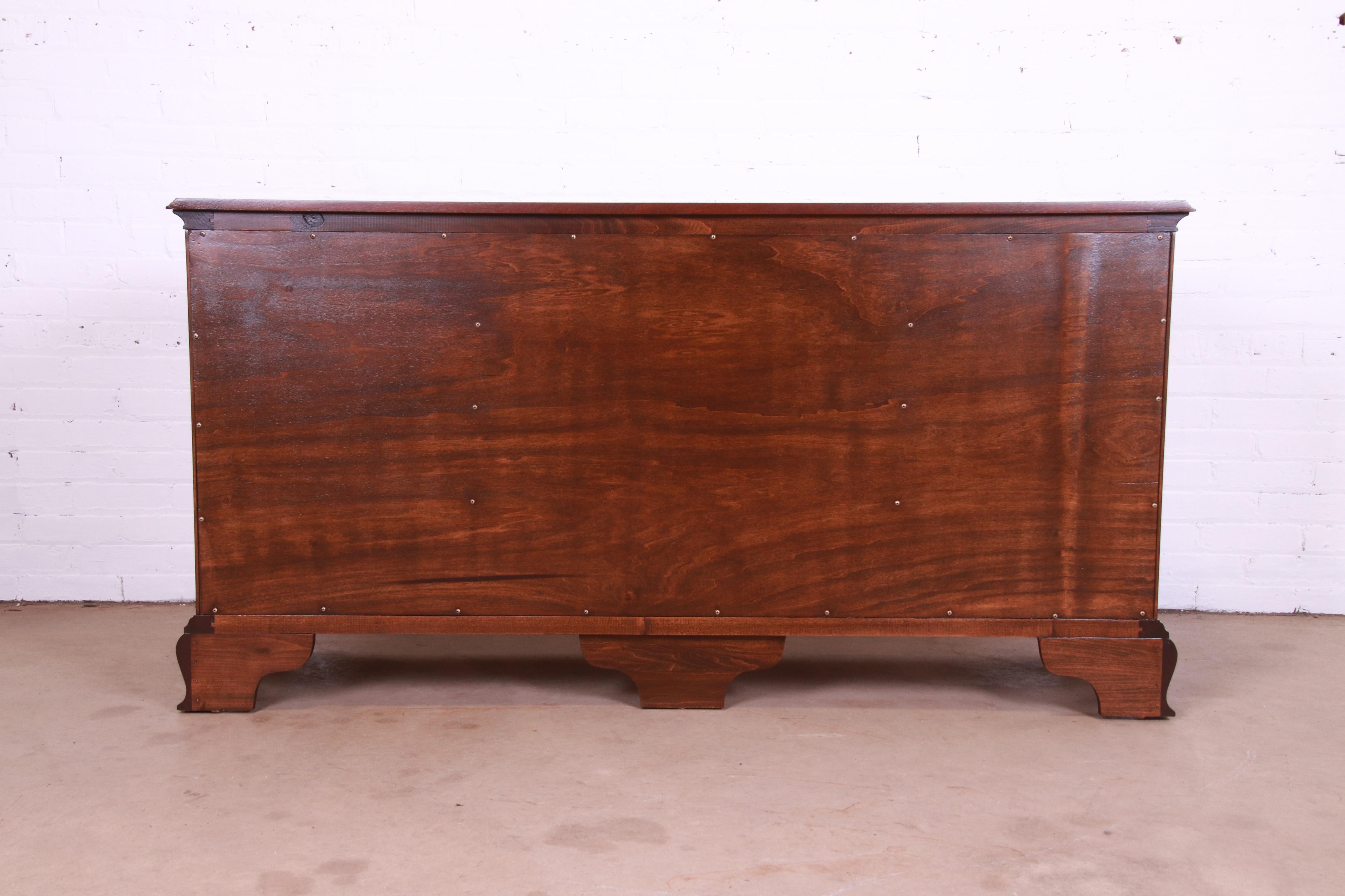 Councill Furniture Georgian Banded Mahogany Ten-Drawer Dresser, Newly Refinished 13