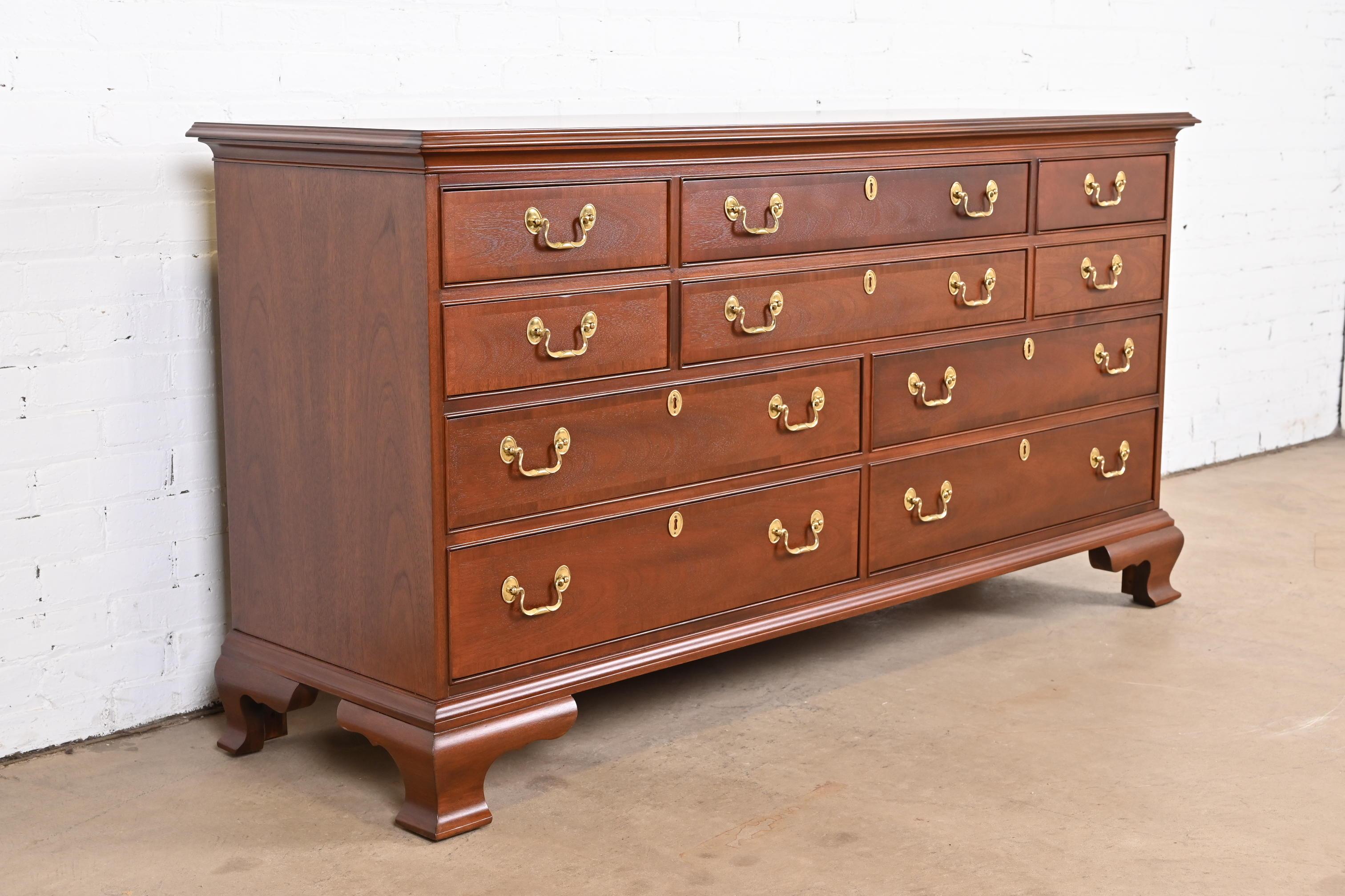 Late 20th Century Councill Furniture Georgian Banded Mahogany Ten-Drawer Dresser, Newly Refinished For Sale